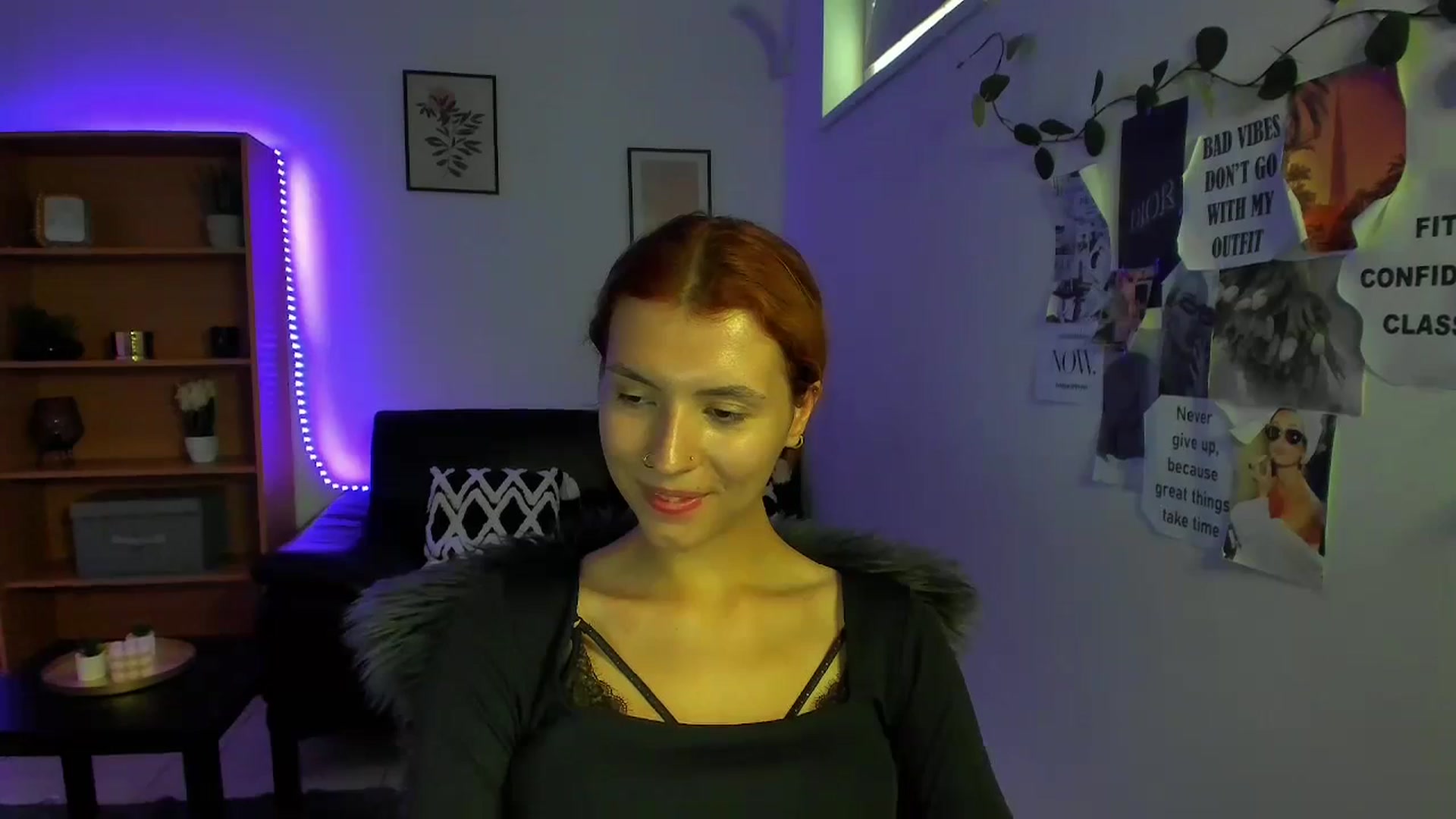 Gallery image thumbnail from SaraJaay18's myfreecams stream on, 09/09/2023, 13:17 image 18 of 20