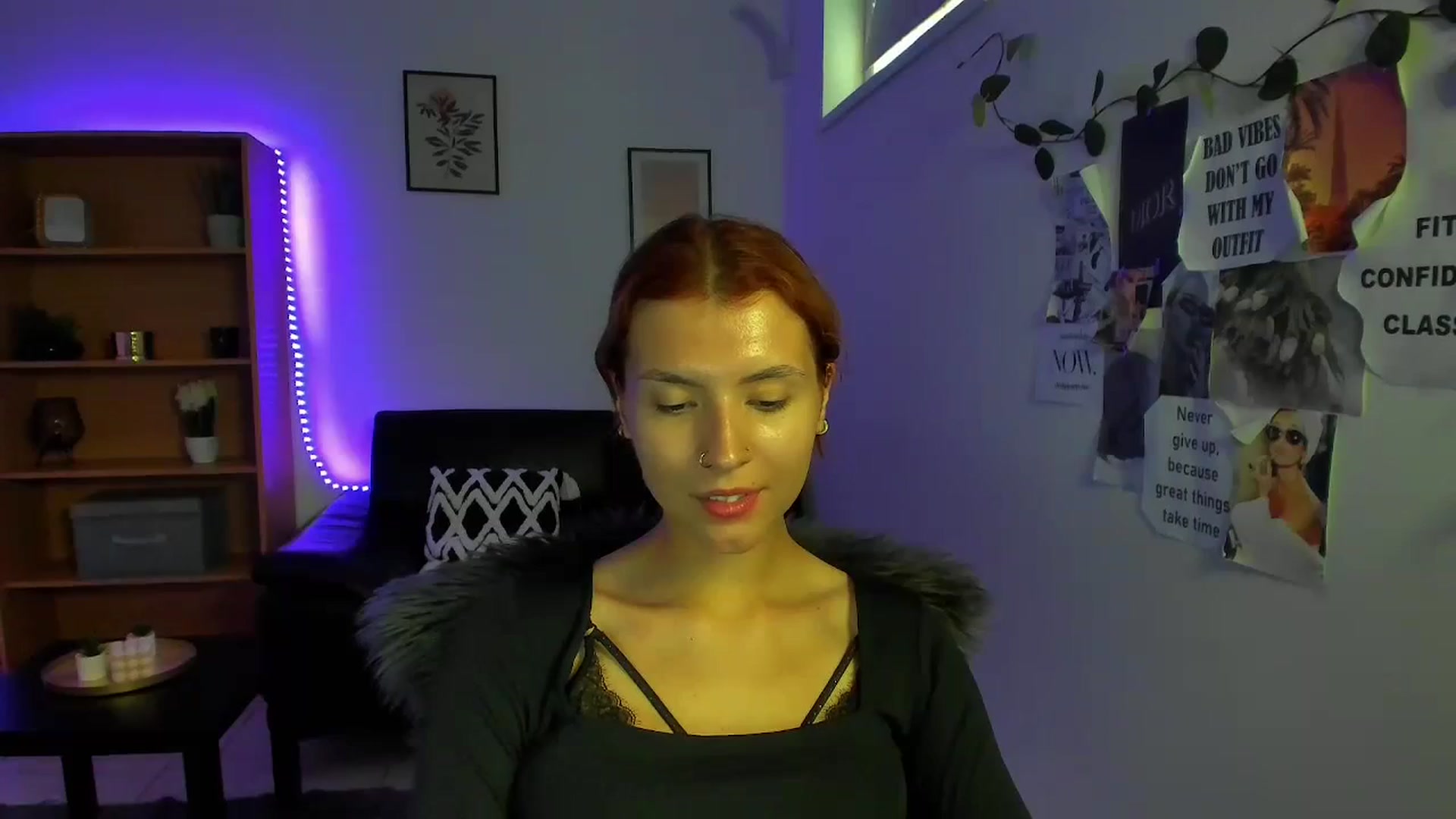 Gallery image thumbnail from SaraJaay18's myfreecams stream on, 09/09/2023, 13:17 image 14 of 20