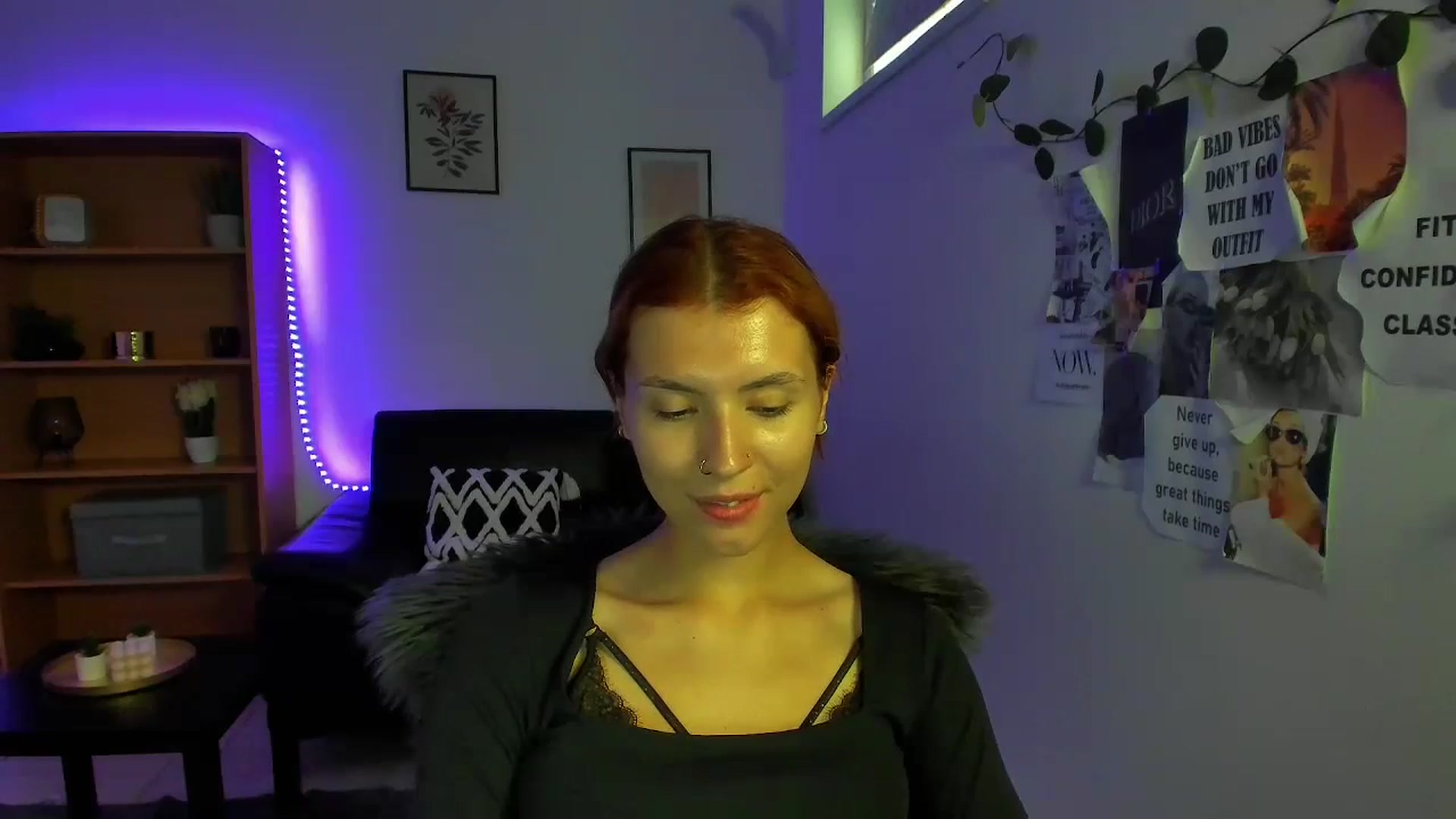 Gallery image thumbnail from SaraJaay18's myfreecams stream on, 09/09/2023, 13:17 image 8 of 20