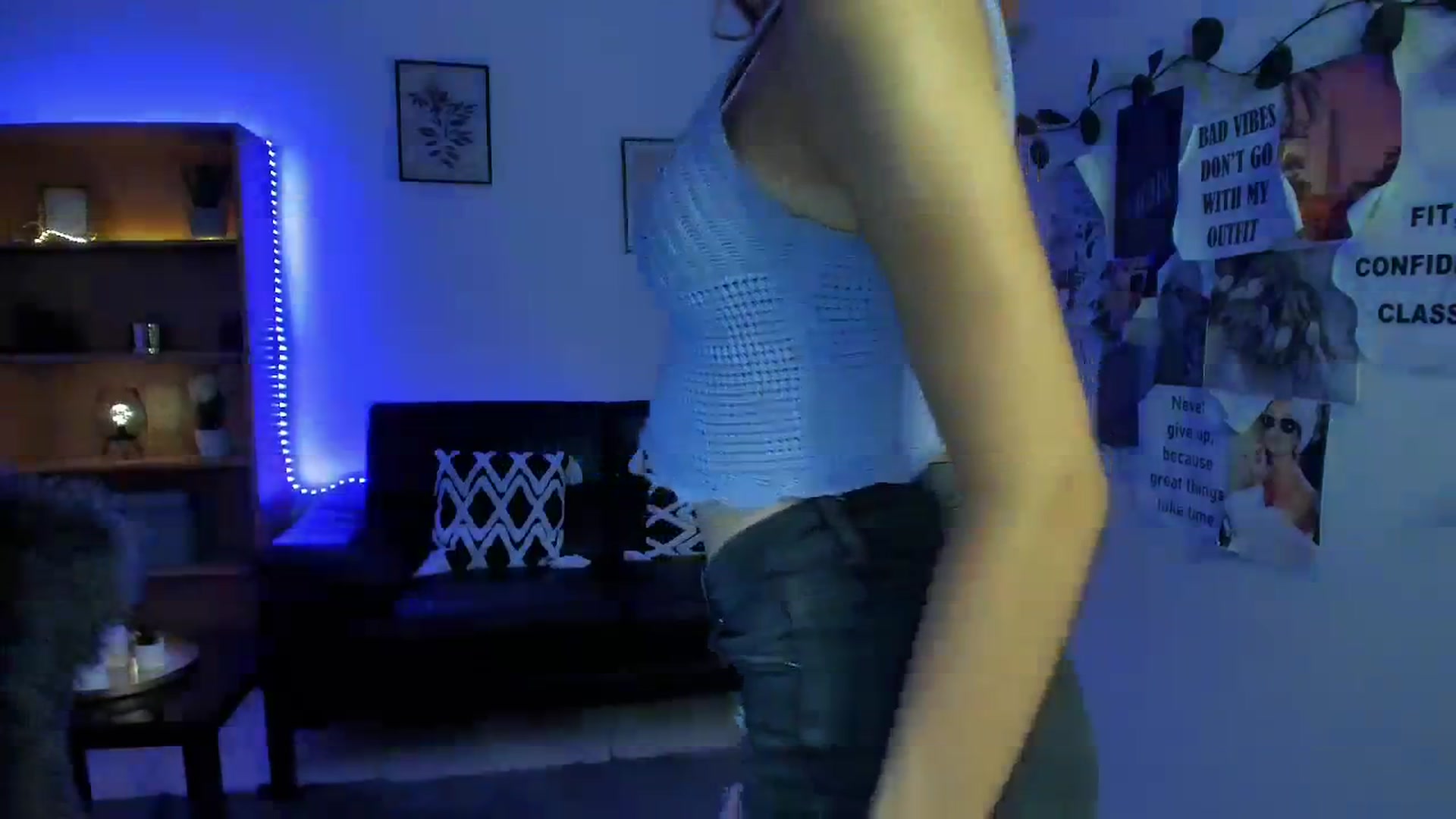 Gallery image thumbnail from SaraJaay18's myfreecams stream on, 09/12/2023, 12:21 image 13 of 20