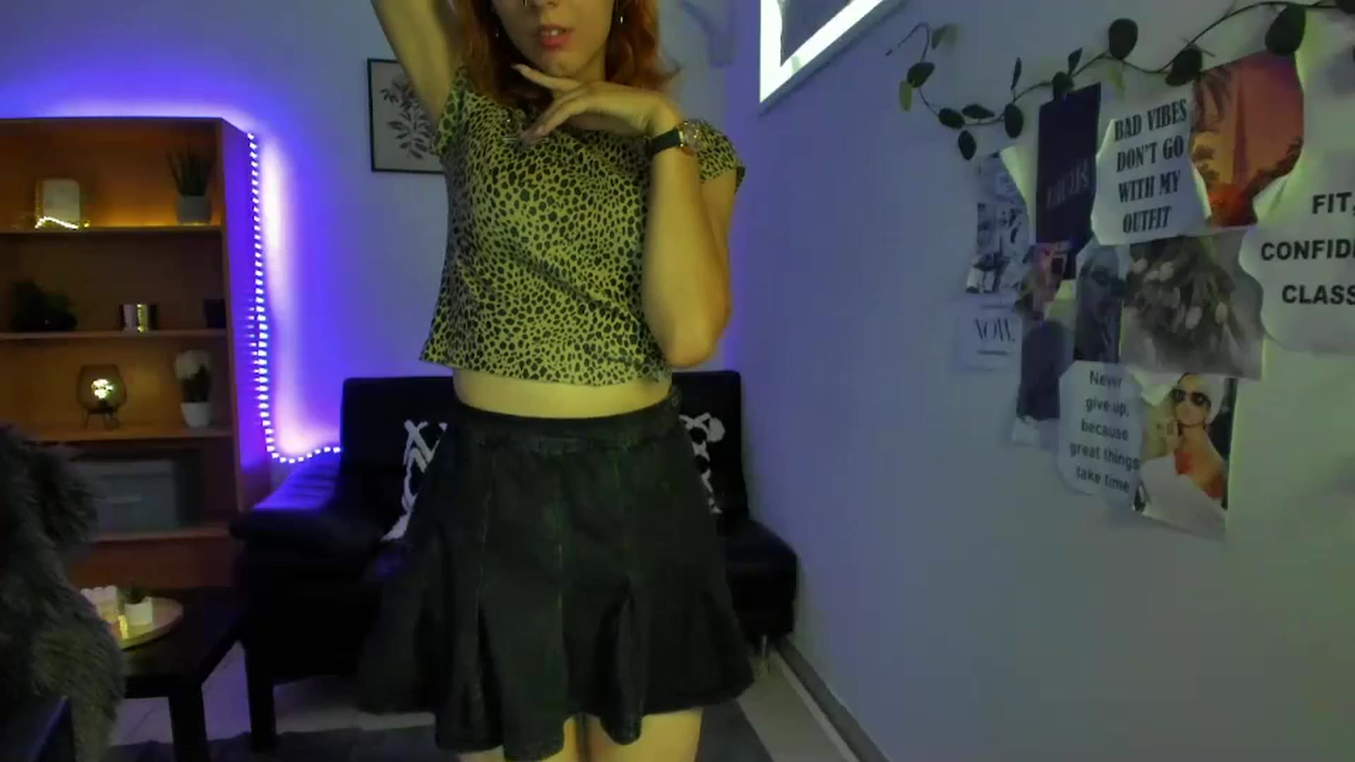 Gallery image thumbnail from SaraJaay18's myfreecams stream on, 09/13/2023, 13:39 image 6 of 20