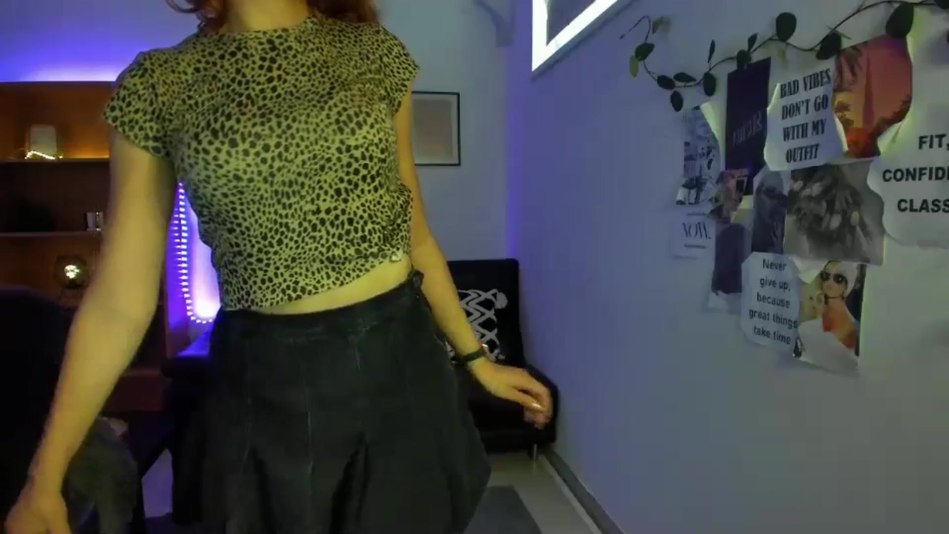 Gallery image thumbnail from SaraJaay18's myfreecams stream on, 09/13/2023, 13:39 image 9 of 20