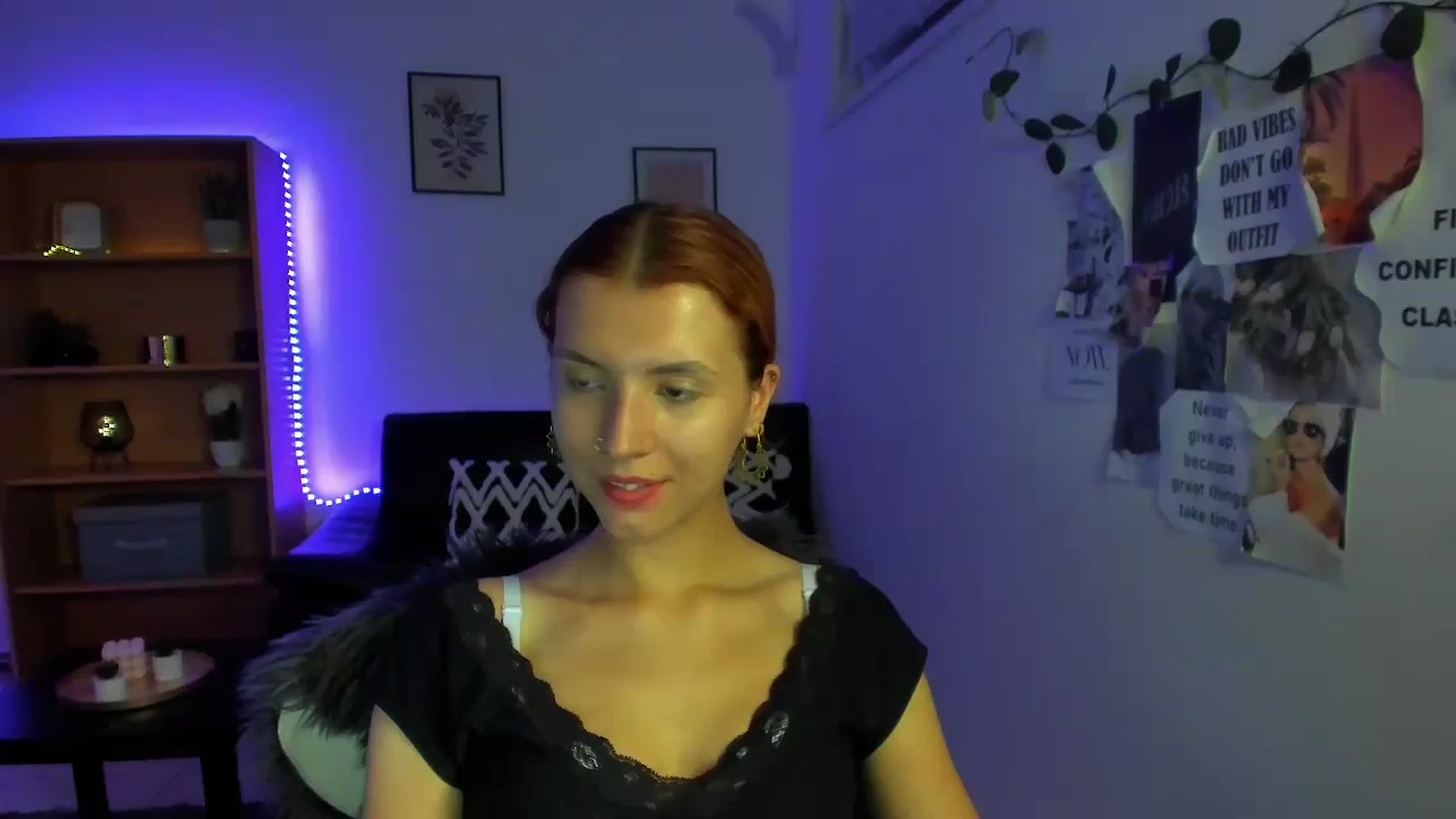 Gallery image thumbnail from SaraJaay18's myfreecams stream on, 09/14/2023, 18:22 image 4 of 20