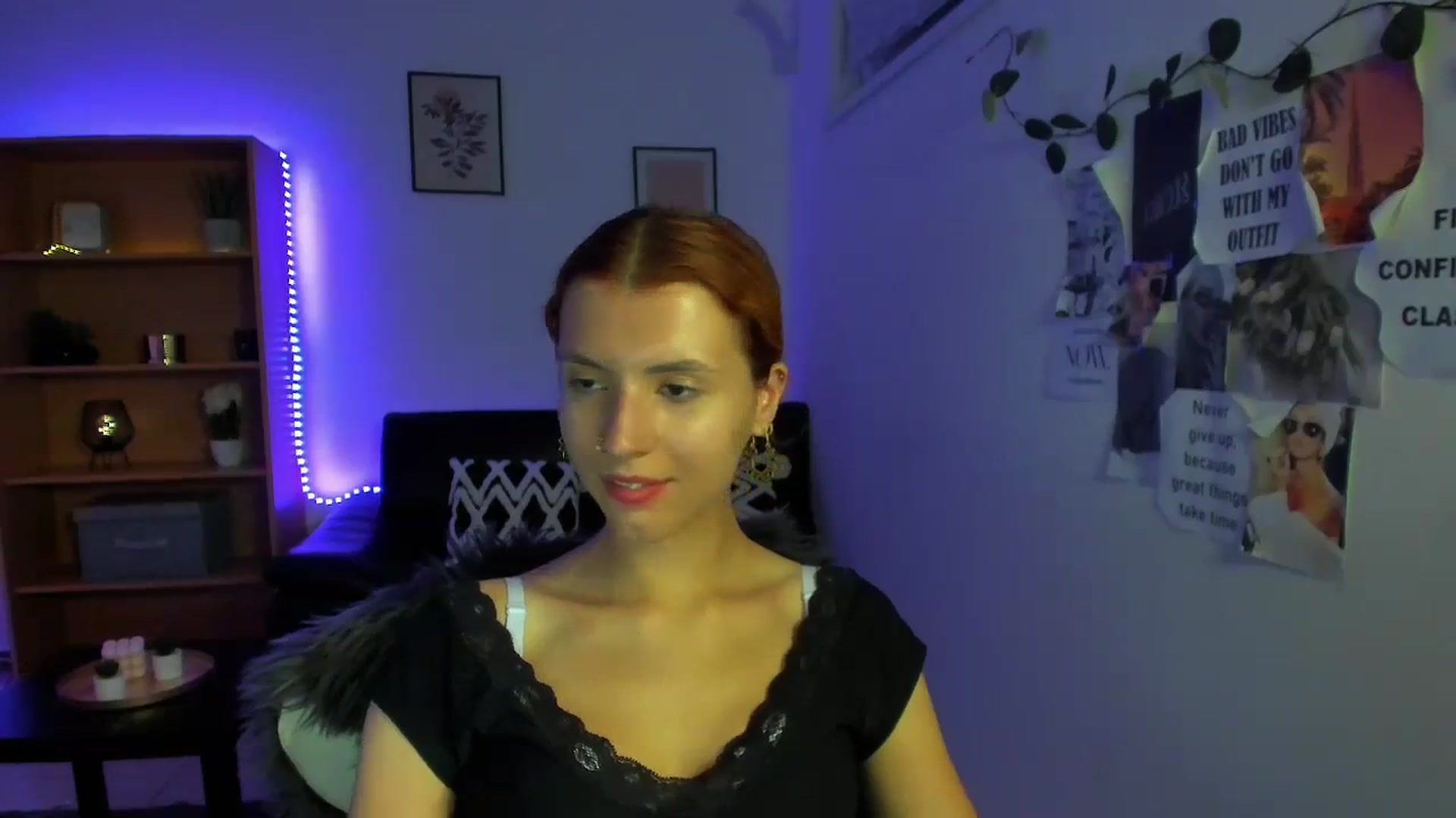 Gallery image thumbnail from SaraJaay18's myfreecams stream on, 09/14/2023, 18:22 image 5 of 20