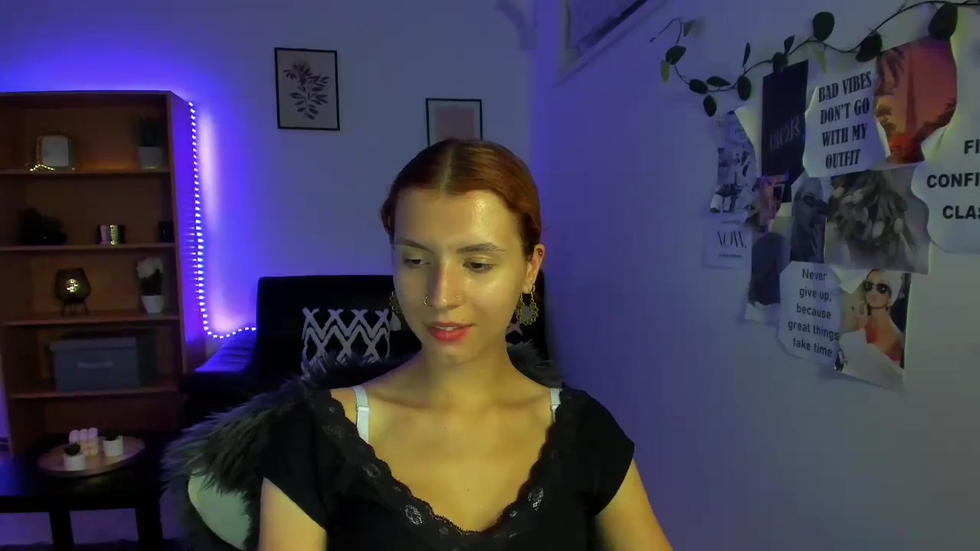 Gallery image thumbnail from SaraJaay18's myfreecams stream on, 09/14/2023, 18:22 image 17 of 20