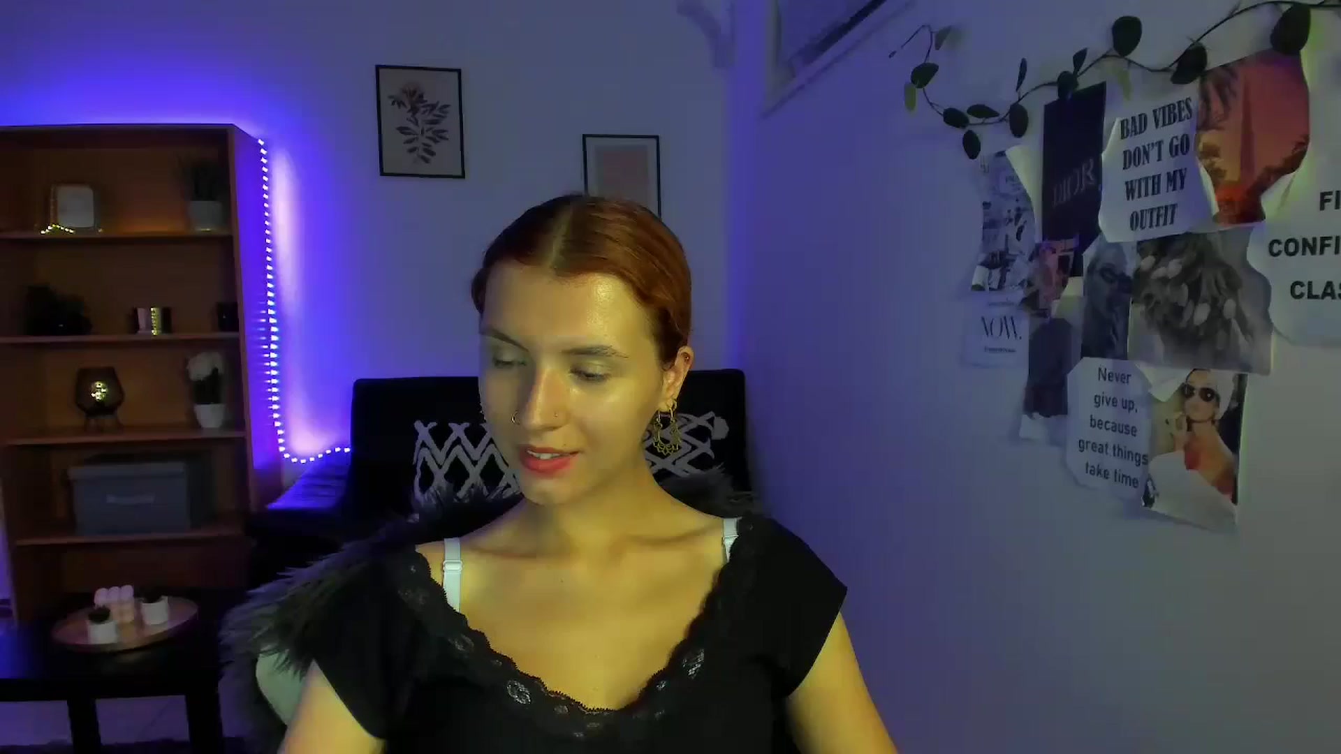 Gallery image thumbnail from SaraJaay18's myfreecams stream on, 09/14/2023, 18:22 image 7 of 20