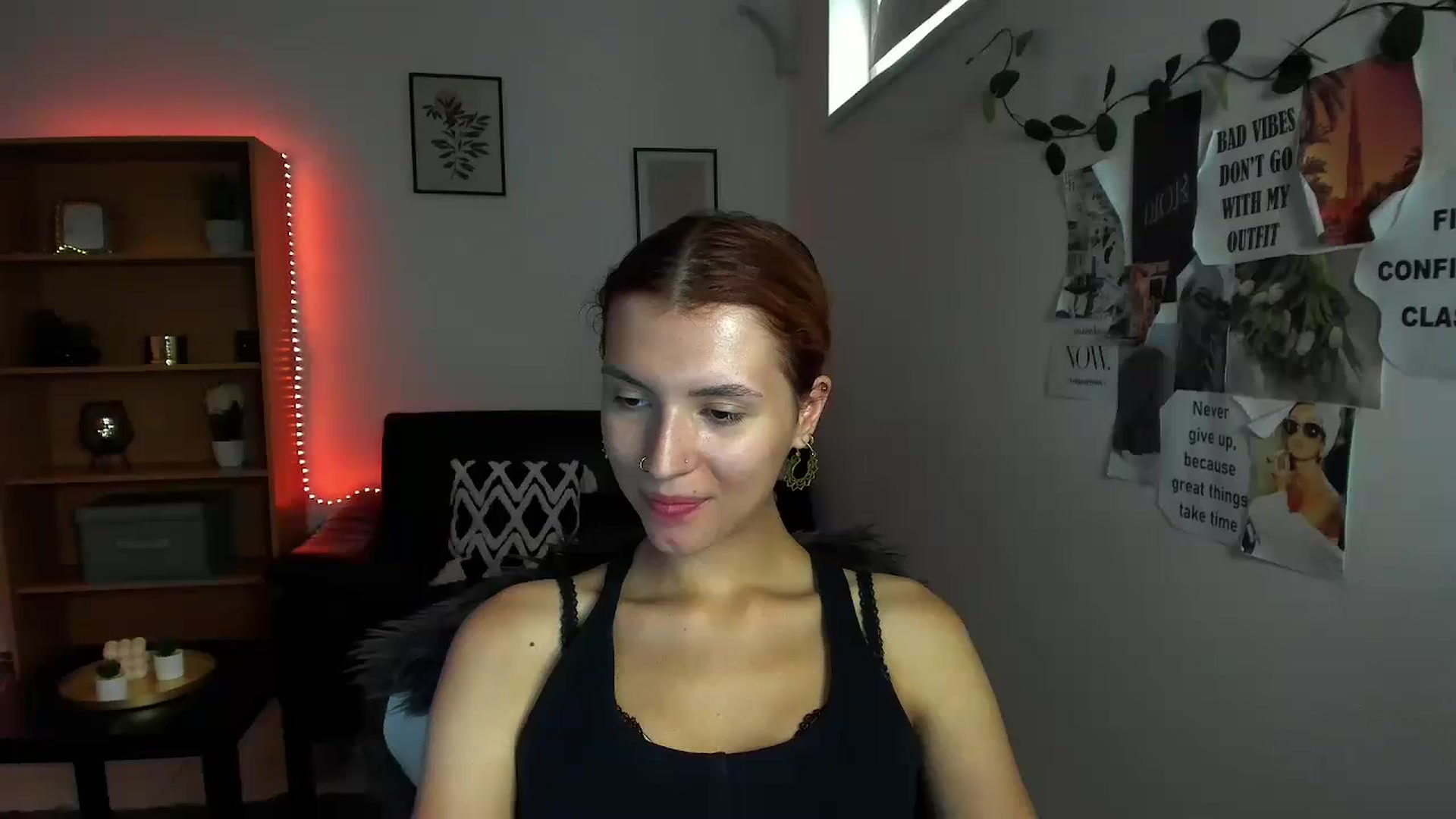 Gallery image thumbnail from SaraJaay18's myfreecams stream on, 09/15/2023, 11:17 image 17 of 20