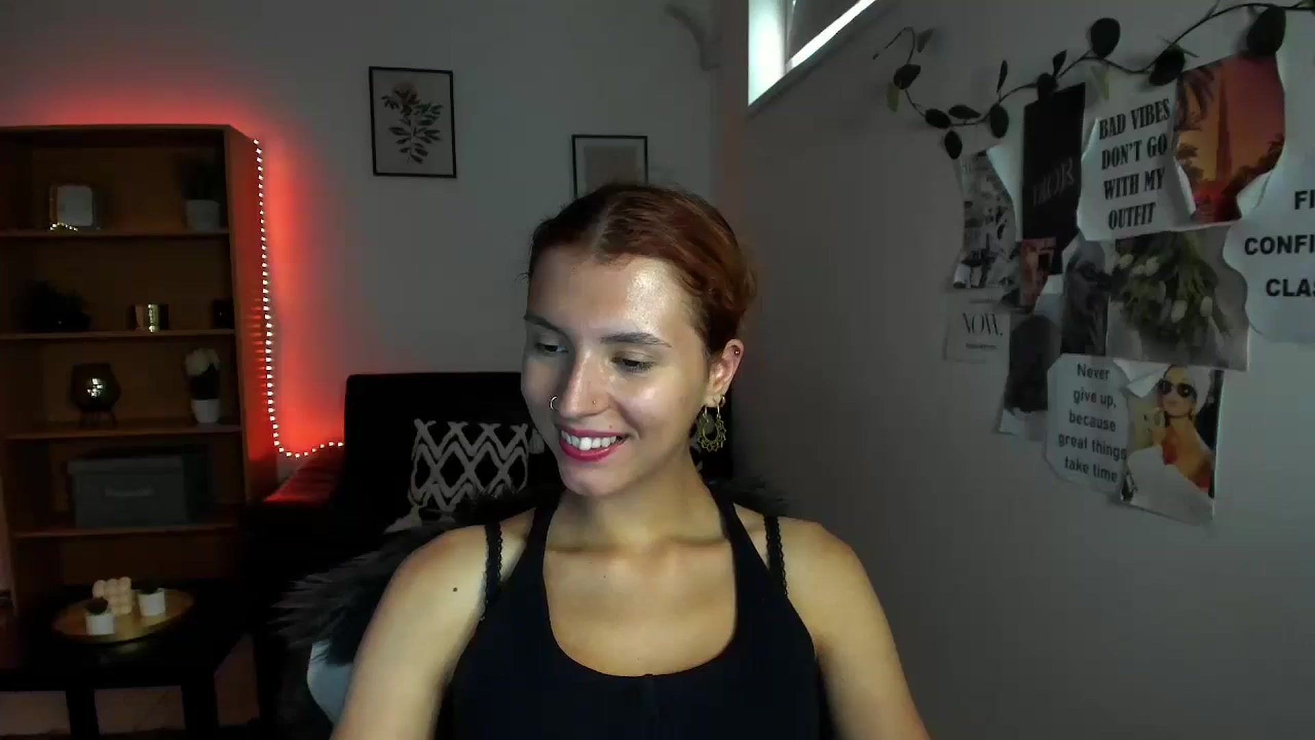 Gallery image thumbnail from SaraJaay18's myfreecams stream on, 09/15/2023, 12:54 image 14 of 20