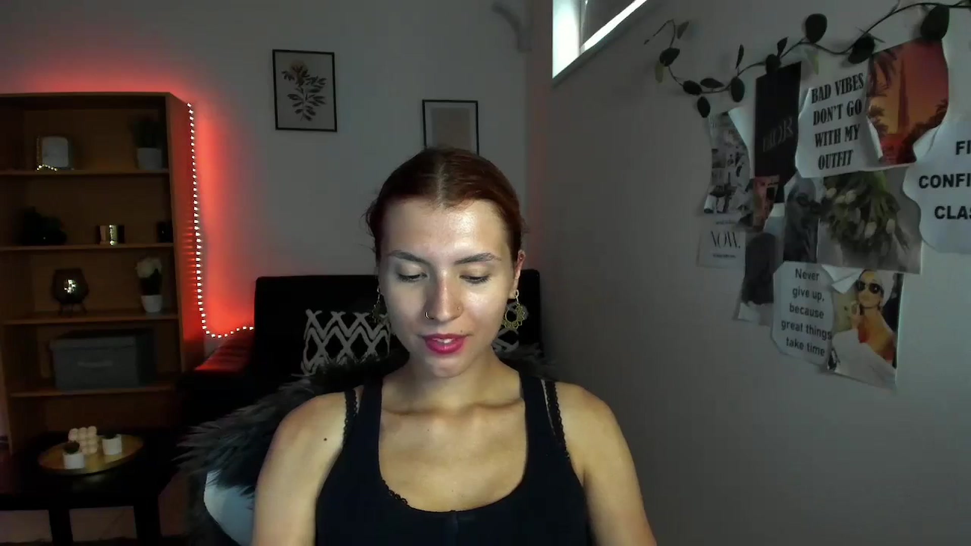 Gallery image thumbnail from SaraJaay18's myfreecams stream on, 09/15/2023, 12:54 image 17 of 20