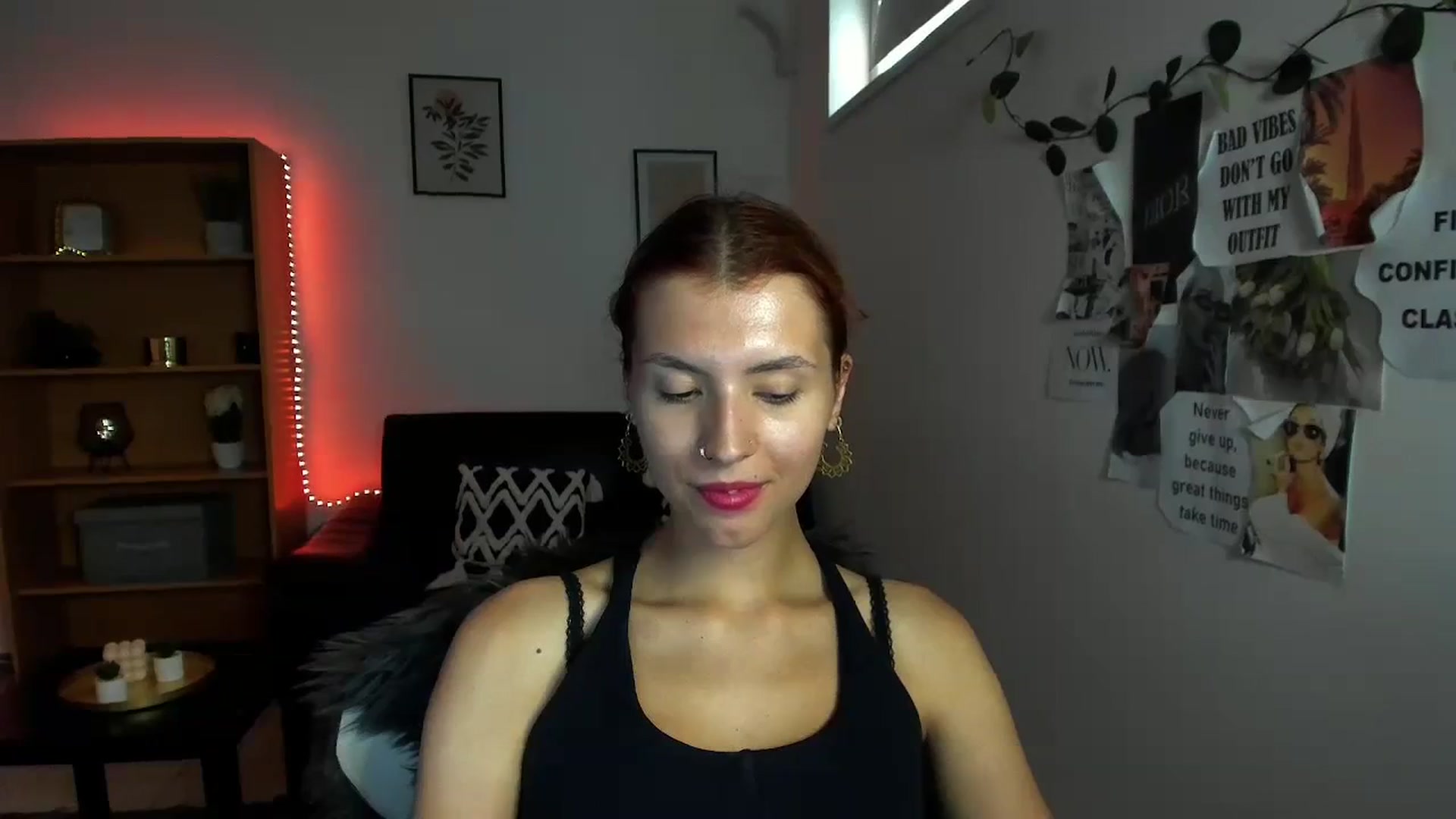 Gallery image thumbnail from SaraJaay18's myfreecams stream on, 09/15/2023, 12:54 image 16 of 20