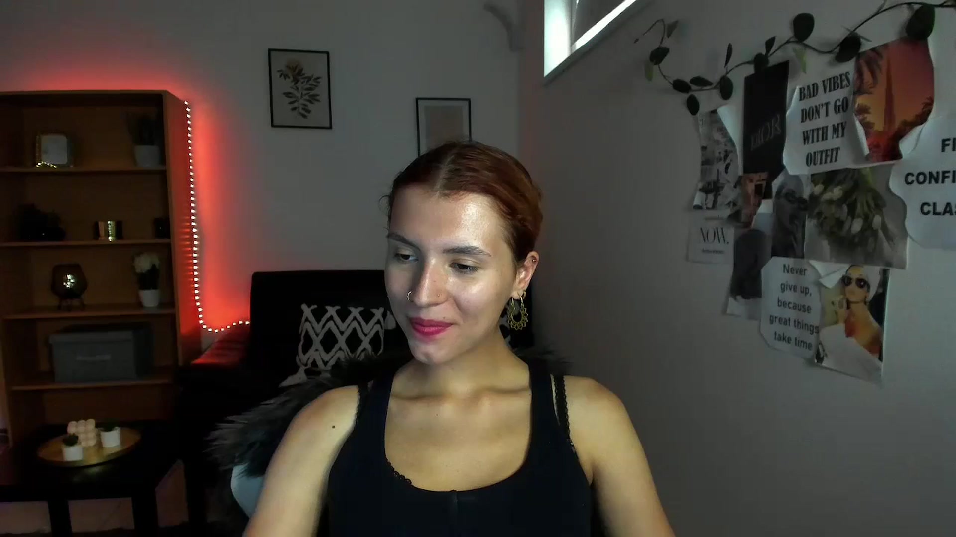 Gallery image thumbnail from SaraJaay18's myfreecams stream on, 09/15/2023, 12:54 image 18 of 20
