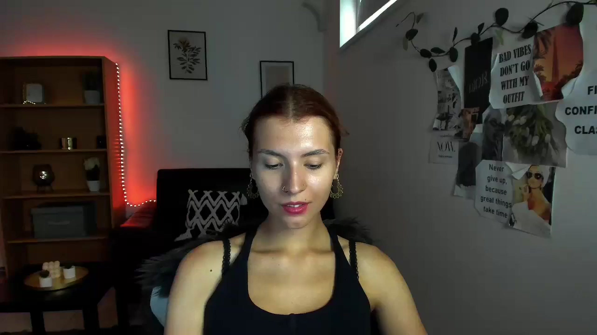 Gallery image thumbnail from SaraJaay18's myfreecams stream on, 09/15/2023, 12:54 image 6 of 20