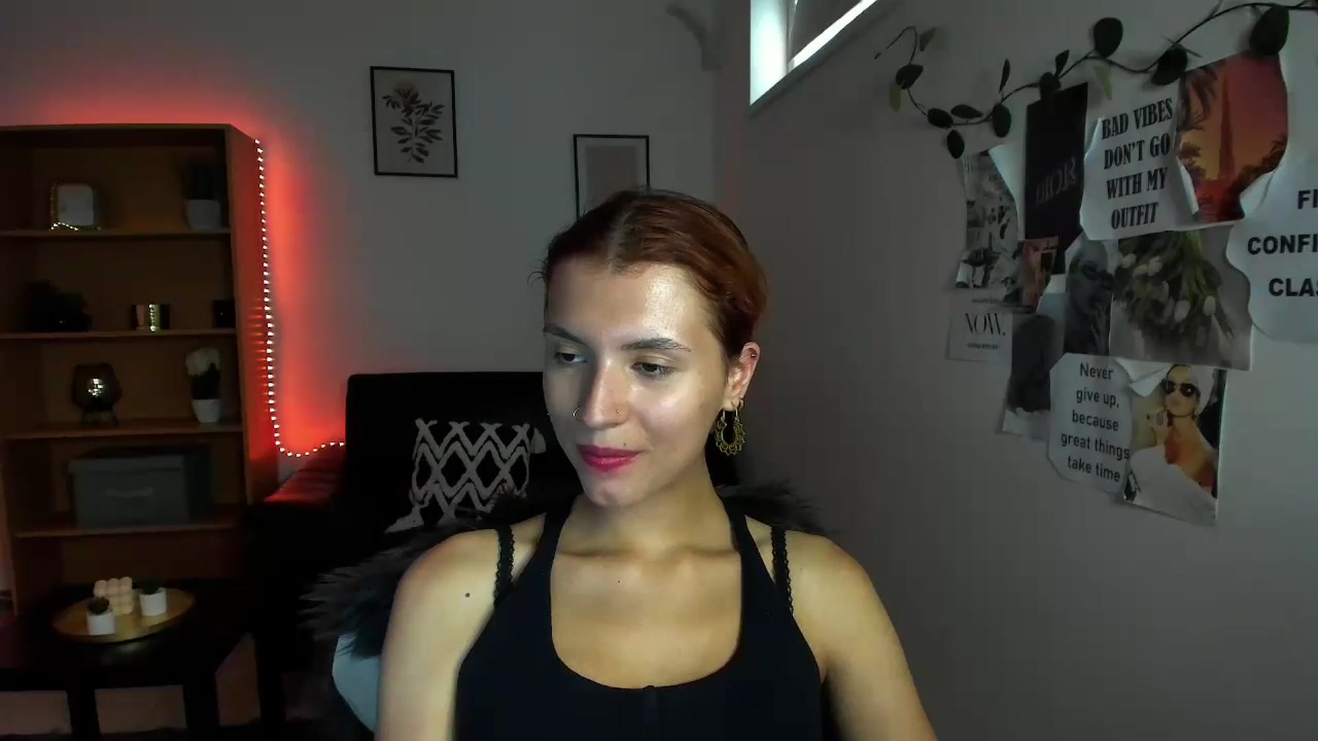 Gallery image thumbnail from SaraJaay18's myfreecams stream on, 09/15/2023, 12:54 image 5 of 20