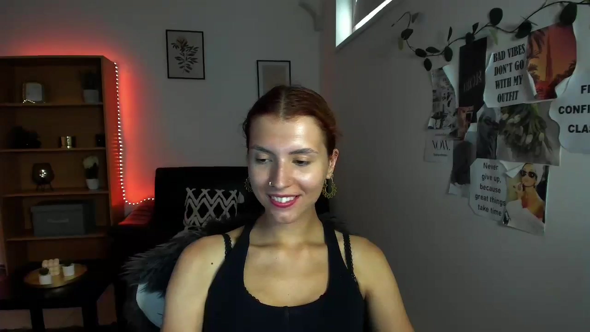 Gallery image thumbnail from SaraJaay18's myfreecams stream on, 09/15/2023, 13:05 image 18 of 20