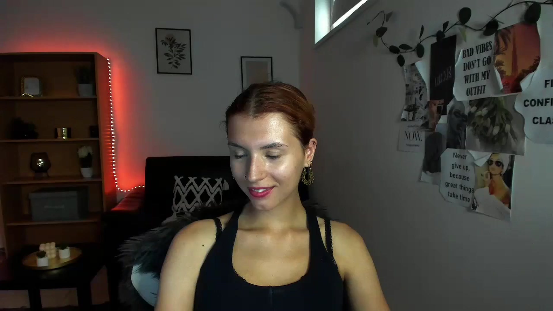 Gallery image thumbnail from SaraJaay18's myfreecams stream on, 09/15/2023, 13:05 image 14 of 20