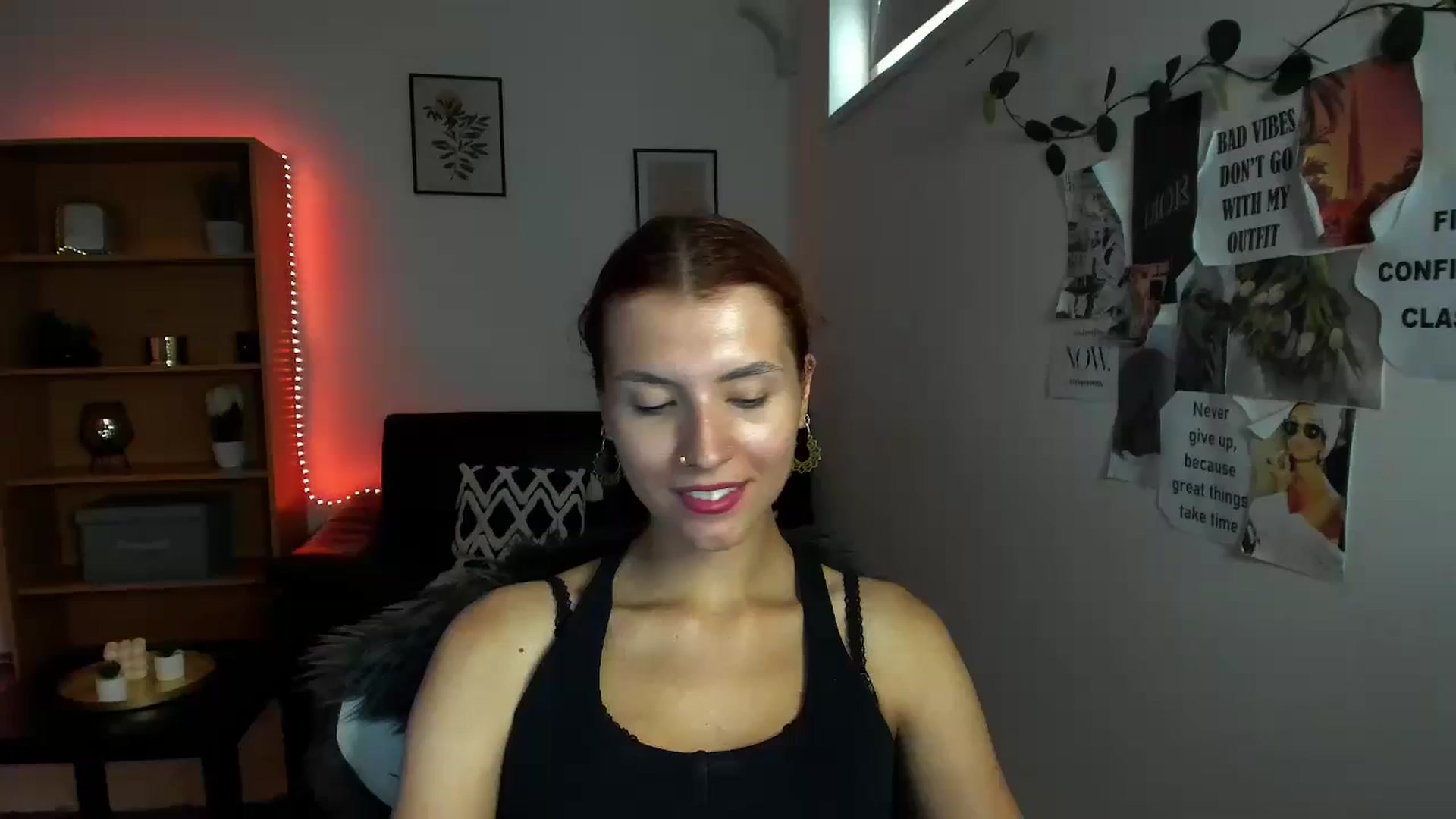 Gallery image thumbnail from SaraJaay18's myfreecams stream on, 09/15/2023, 13:05 image 15 of 20