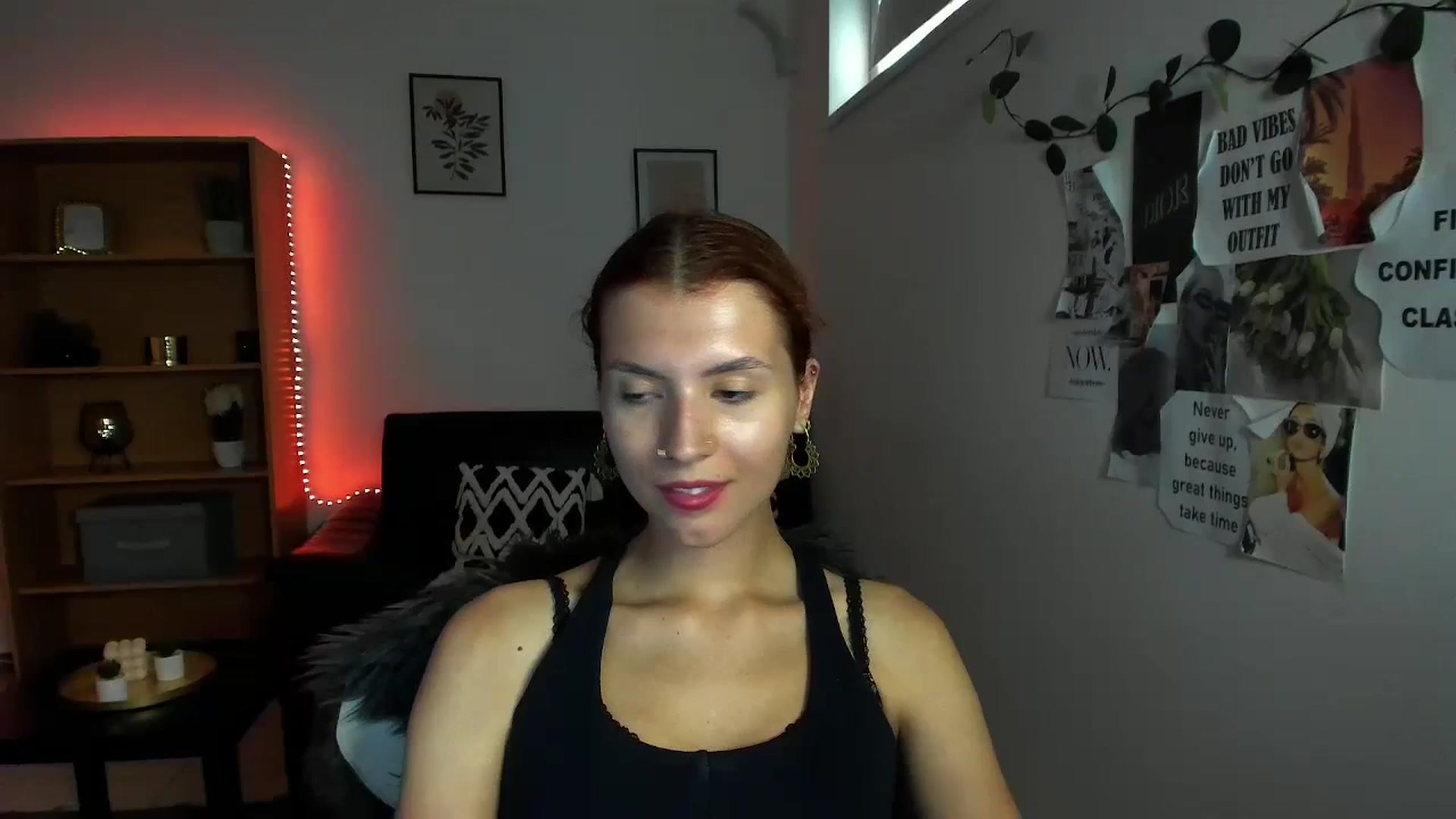 Gallery image thumbnail from SaraJaay18's myfreecams stream on, 09/15/2023, 13:05 image 17 of 20