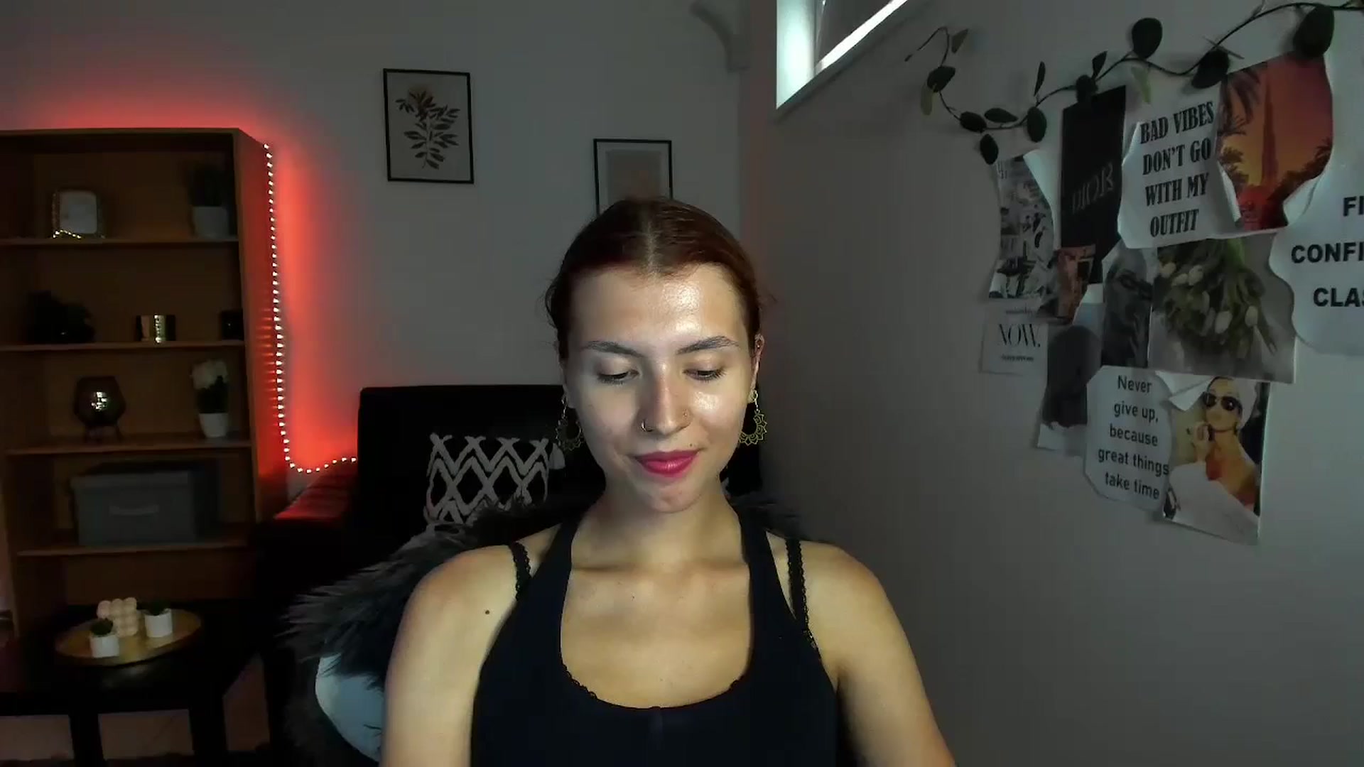 Gallery image thumbnail from SaraJaay18's myfreecams stream on, 09/15/2023, 13:05 image 19 of 20