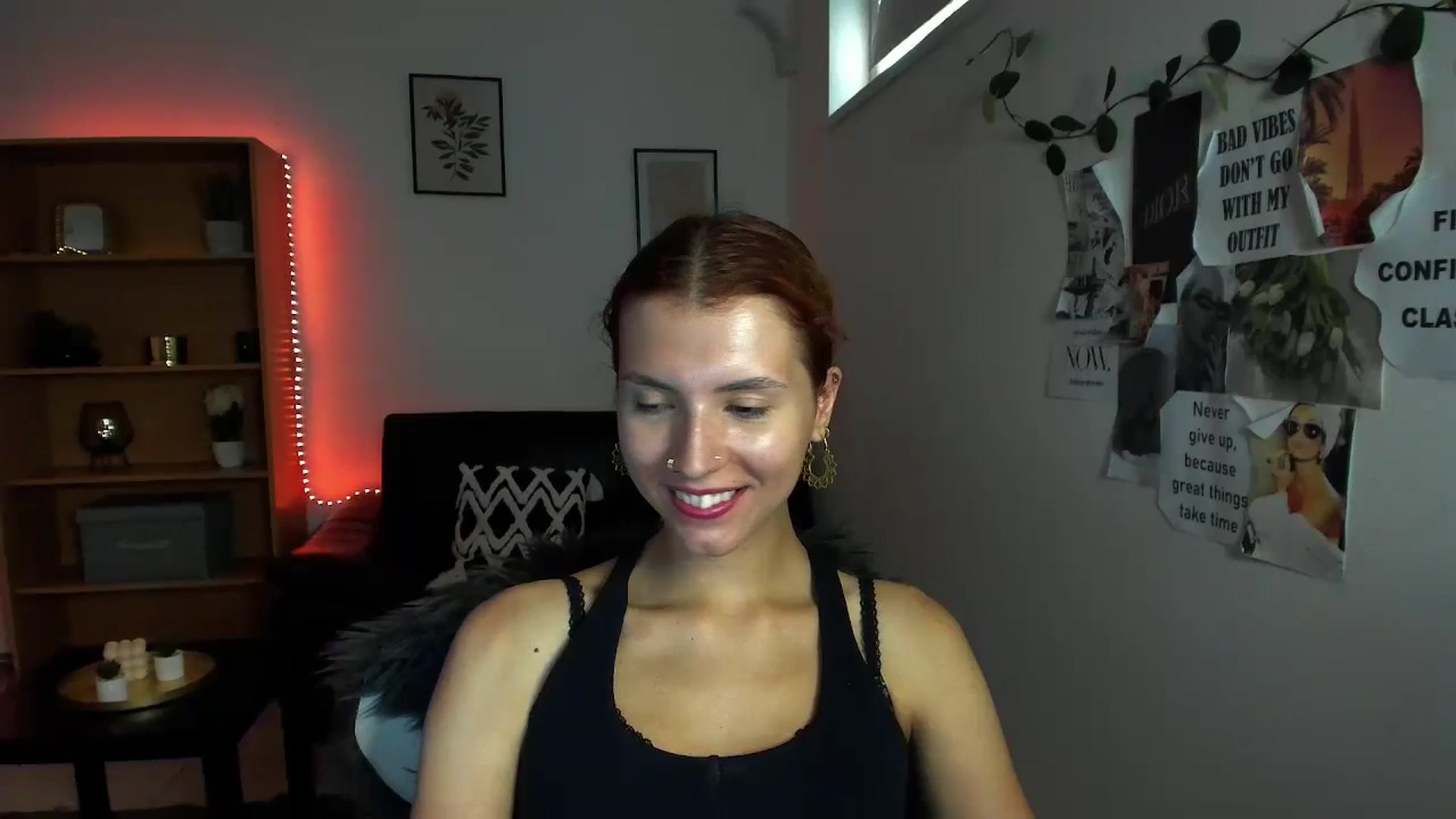 Gallery image thumbnail from SaraJaay18's myfreecams stream on, 09/15/2023, 13:05 image 12 of 20