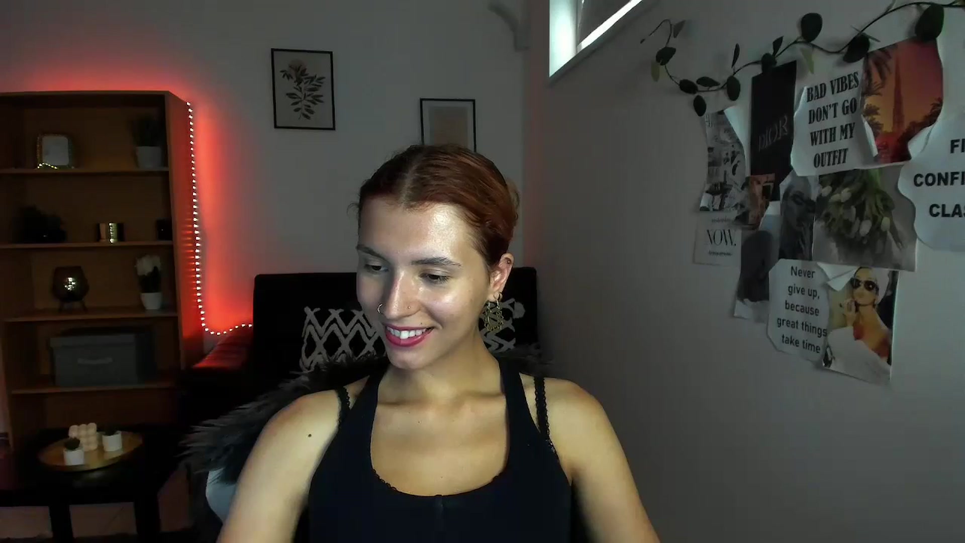 Gallery image thumbnail from SaraJaay18's myfreecams stream on, 09/15/2023, 13:05 image 13 of 20