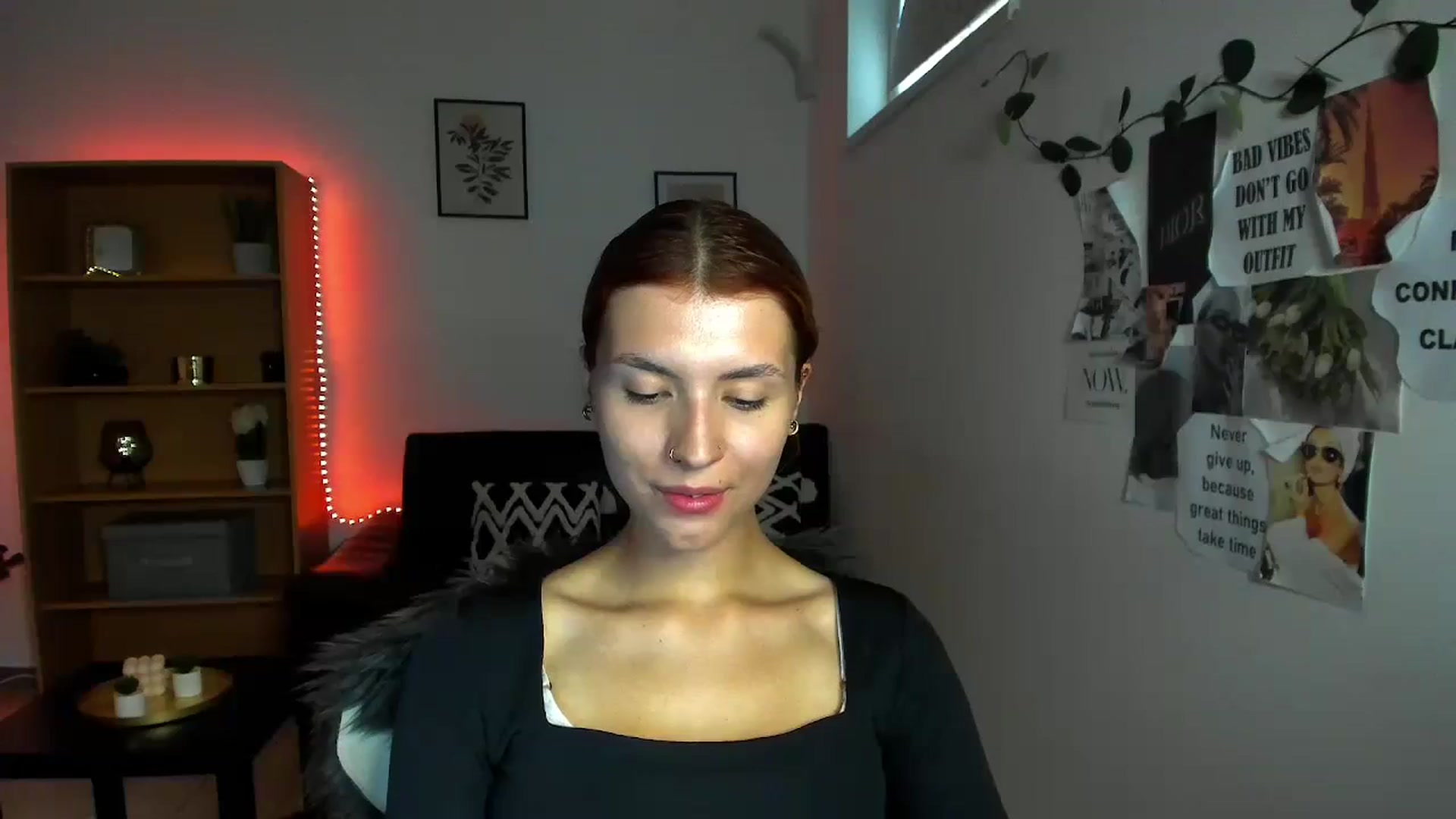 Gallery image thumbnail from SaraJaay18's myfreecams stream on, 09/19/2023, 13:43 image 19 of 20