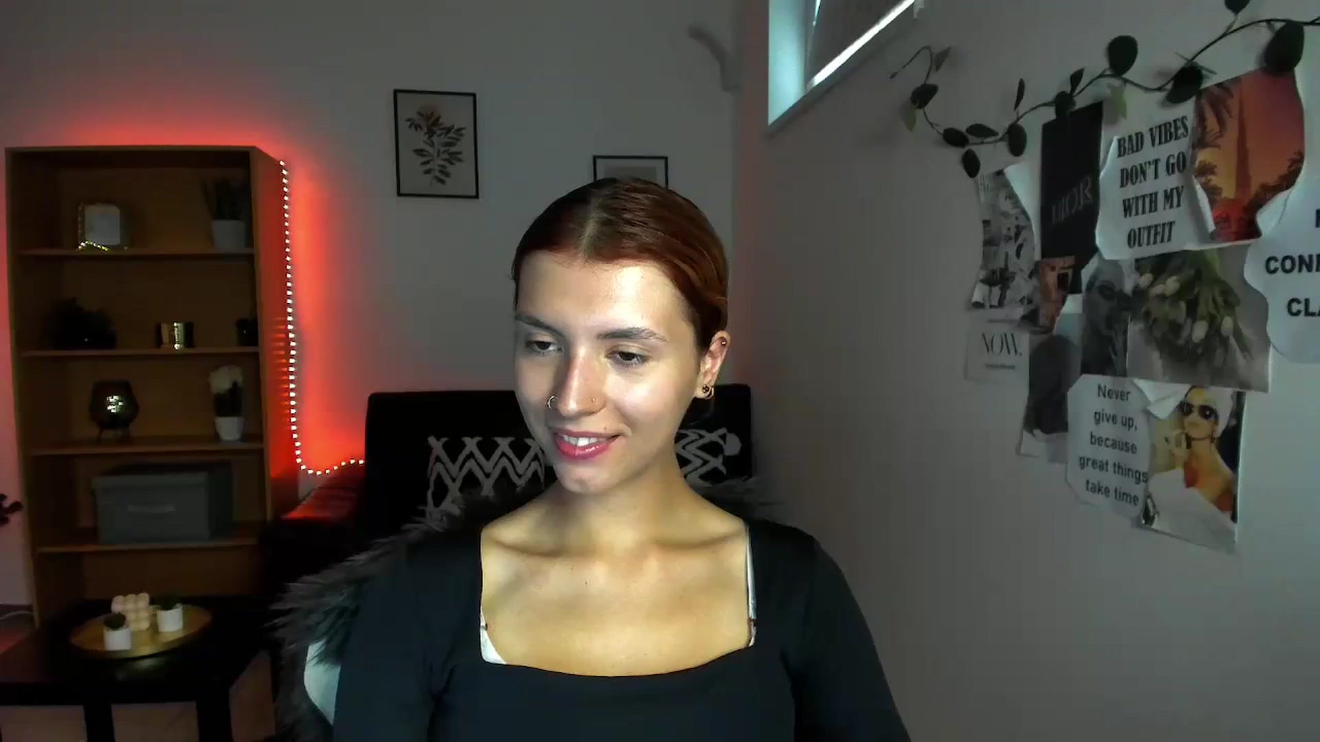 Gallery image thumbnail from SaraJaay18's myfreecams stream on, 09/19/2023, 13:43 image 18 of 20