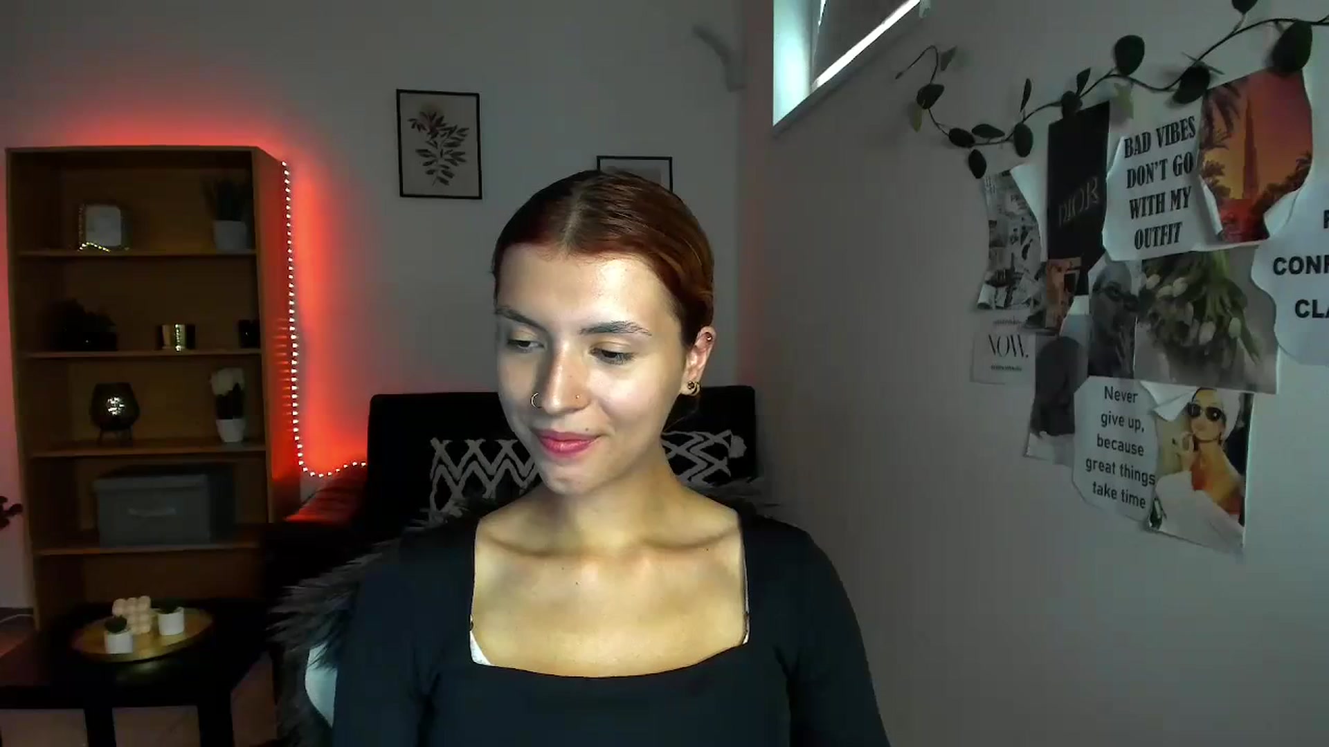 Gallery image thumbnail from SaraJaay18's myfreecams stream on, 09/19/2023, 13:43 image 13 of 20
