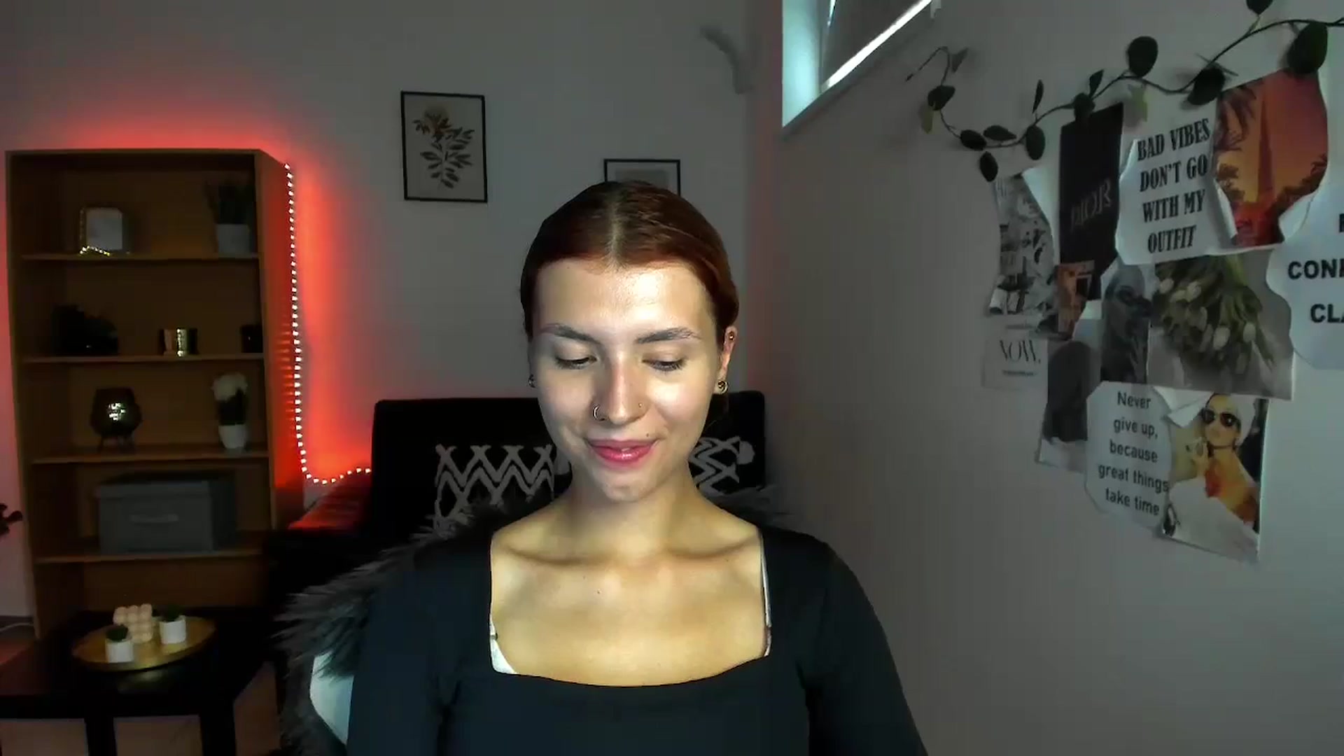 Gallery image thumbnail from SaraJaay18's myfreecams stream on, 09/19/2023, 13:43 image 17 of 20