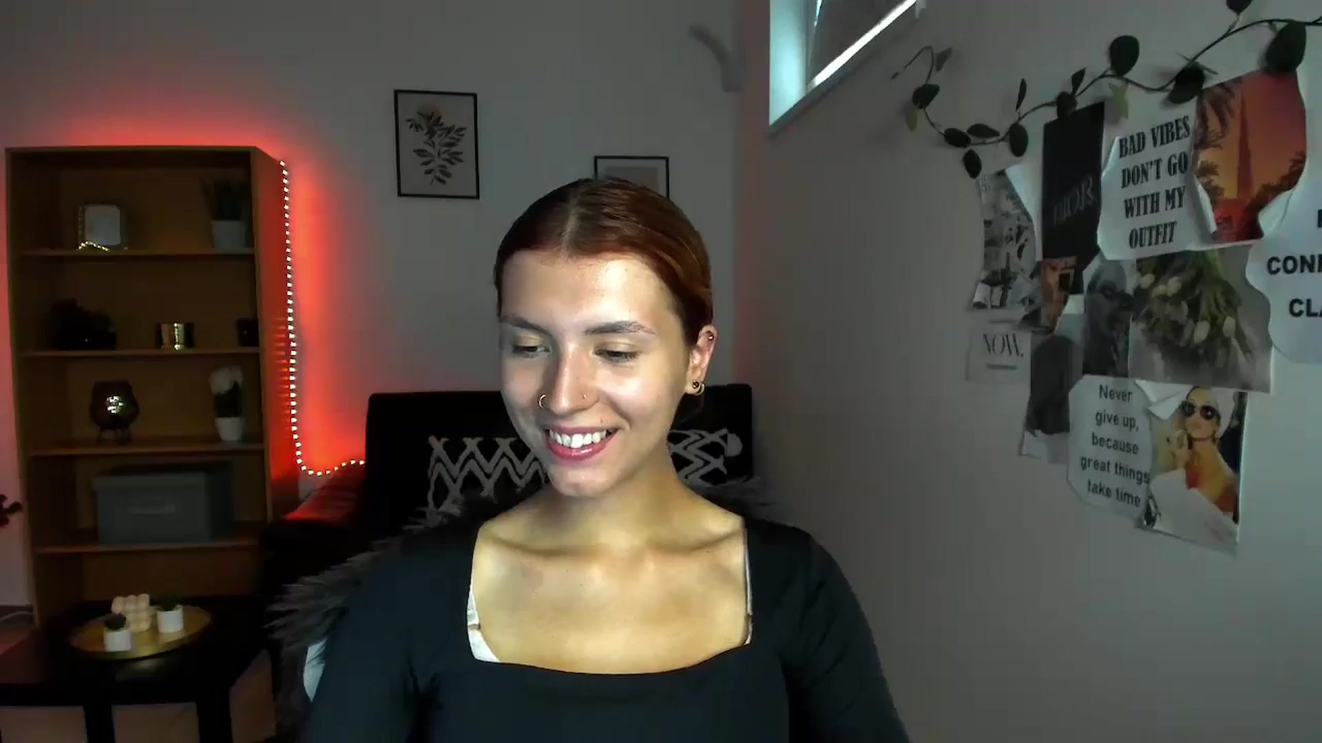 Gallery image thumbnail from SaraJaay18's myfreecams stream on, 09/19/2023, 13:43 image 16 of 20