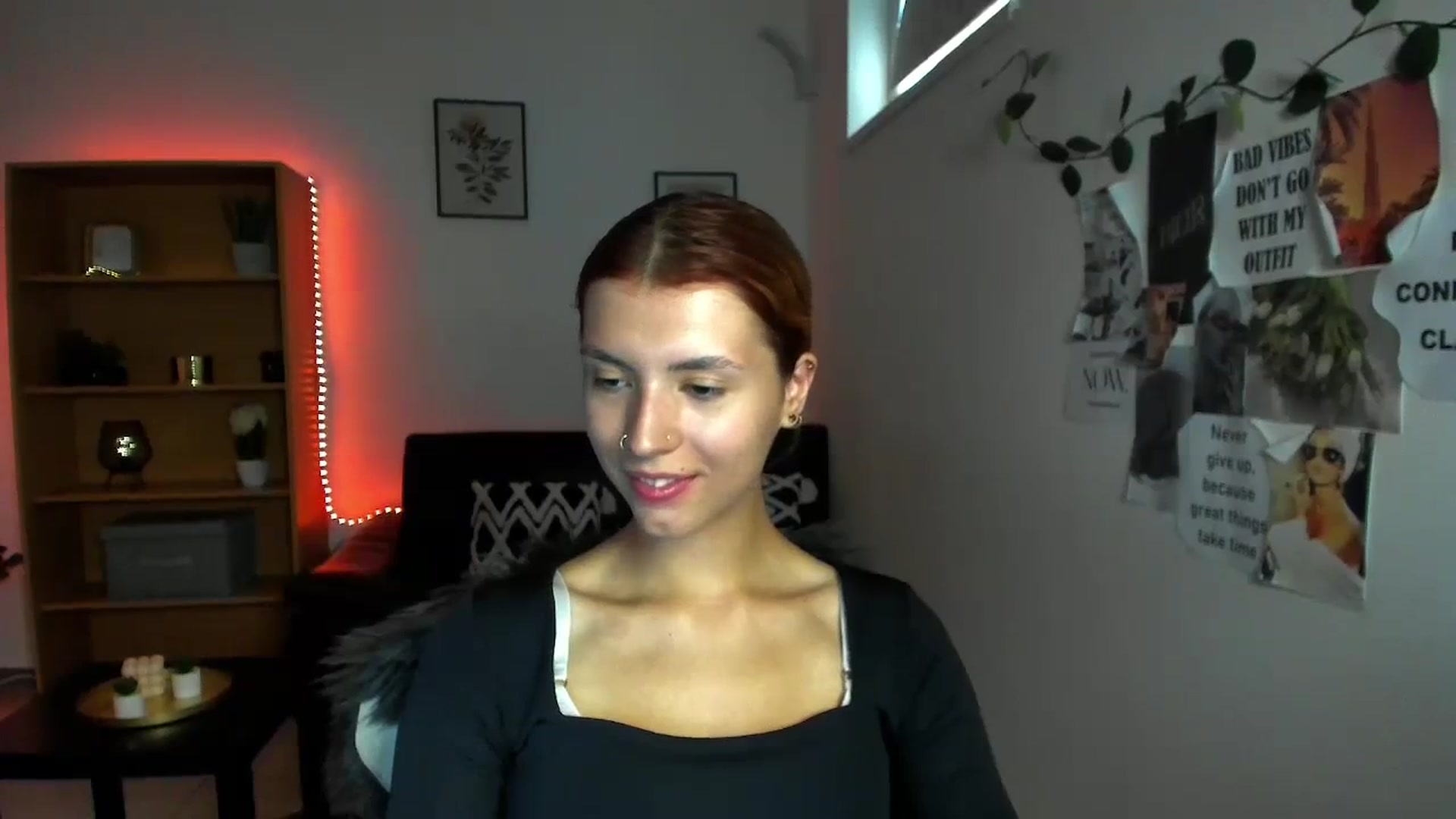 Gallery image thumbnail from SaraJaay18's myfreecams stream on, 09/19/2023, 13:43 image 10 of 20