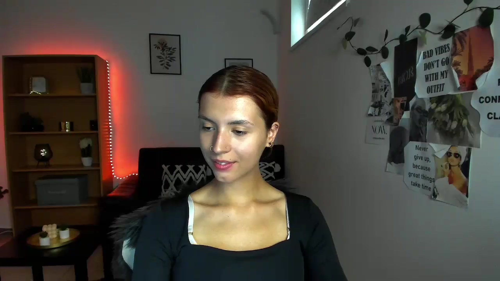 Gallery image thumbnail from SaraJaay18's myfreecams stream on, 09/19/2023, 13:43 image 8 of 20