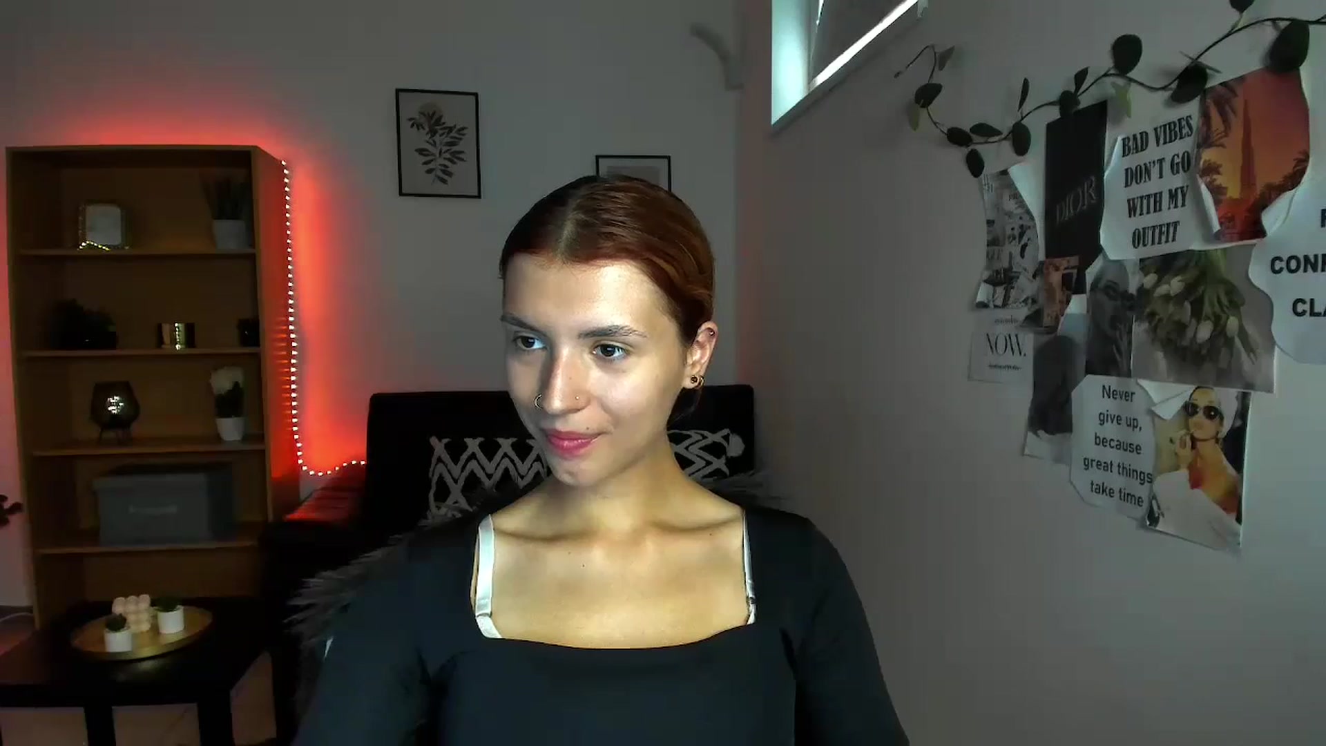 Gallery image thumbnail from SaraJaay18's myfreecams stream on, 09/19/2023, 13:43 image 6 of 20