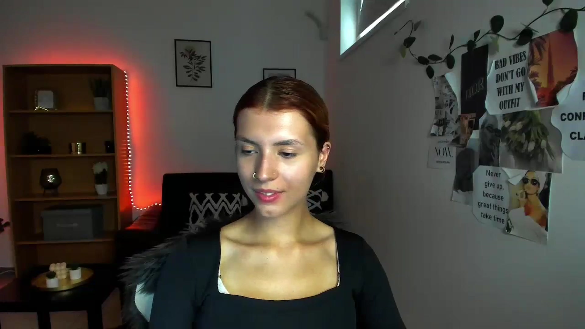Gallery image thumbnail from SaraJaay18's myfreecams stream on, 09/19/2023, 13:43 image 14 of 20