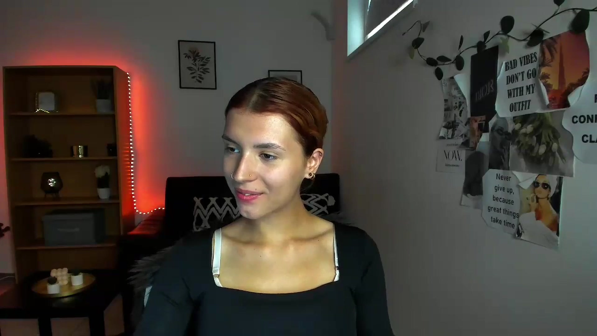 Gallery image thumbnail from SaraJaay18's myfreecams stream on, 09/19/2023, 13:43 image 3 of 20