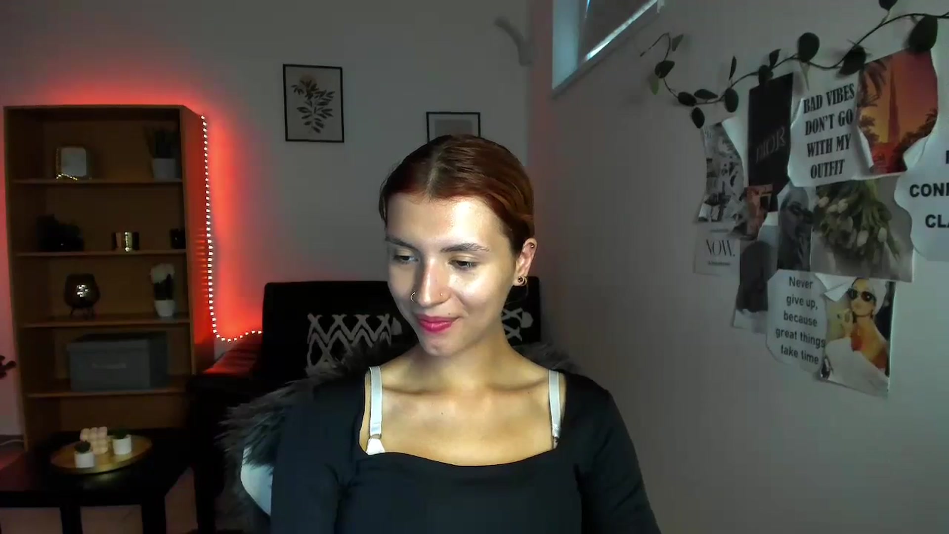 Gallery image thumbnail from SaraJaay18's myfreecams stream on, 09/19/2023, 16:29 image 19 of 20