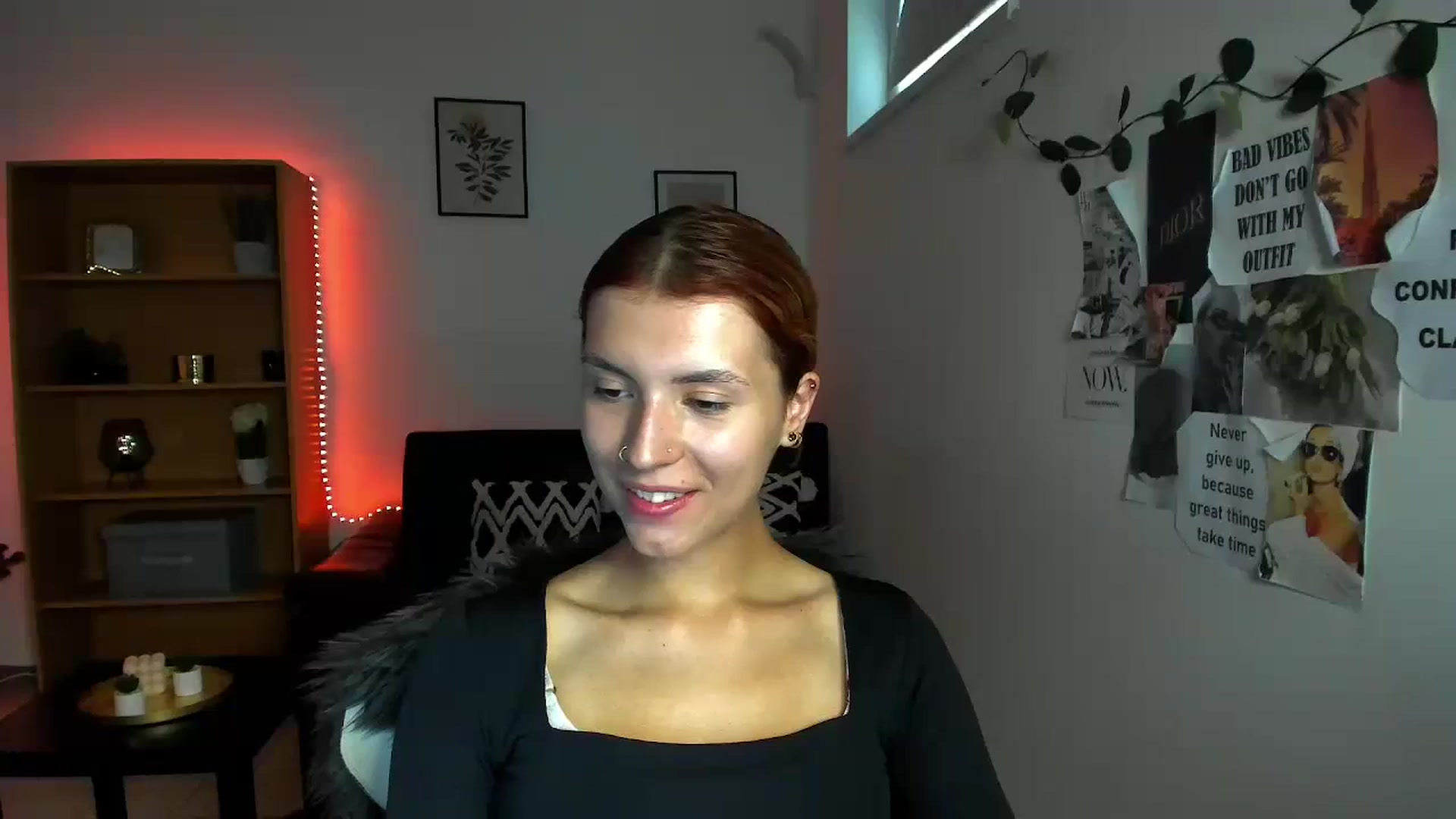 Gallery image thumbnail from SaraJaay18's myfreecams stream on, 09/19/2023, 16:29 image 4 of 20