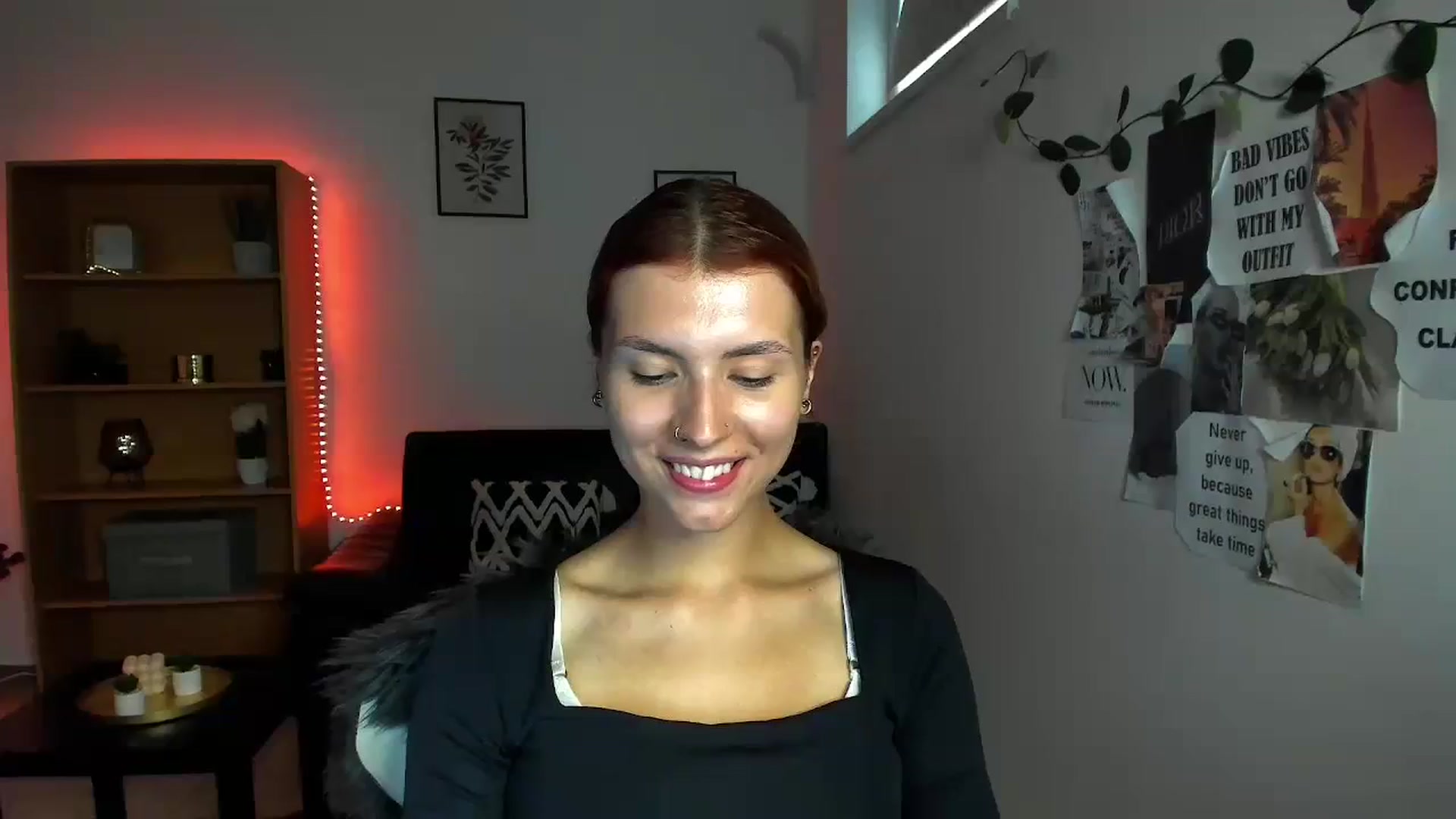 Gallery image thumbnail from SaraJaay18's myfreecams stream on, 09/19/2023, 16:29 image 8 of 20