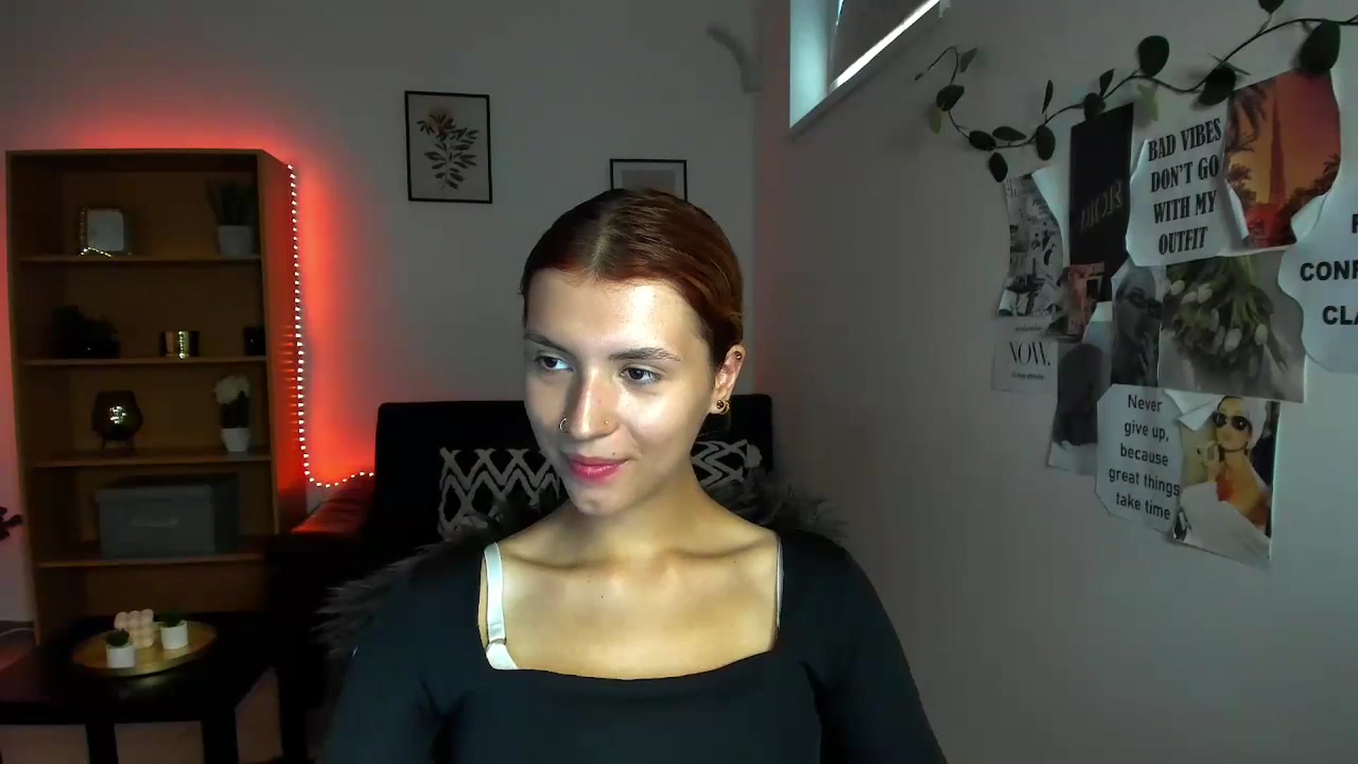 Gallery image thumbnail from SaraJaay18's myfreecams stream on, 09/19/2023, 16:29 image 7 of 20