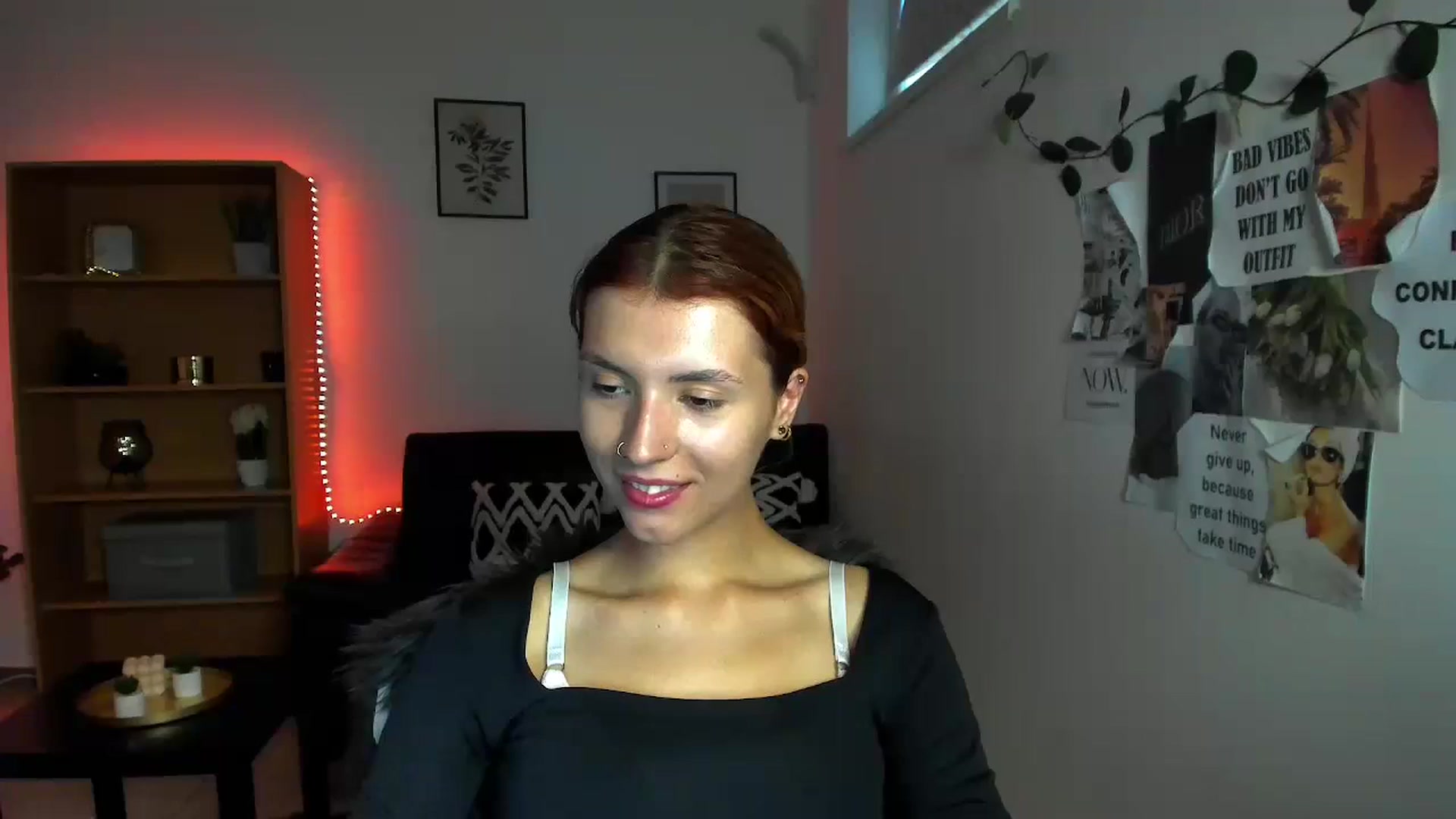 Gallery image thumbnail from SaraJaay18's myfreecams stream on, 09/19/2023, 16:29 image 18 of 20