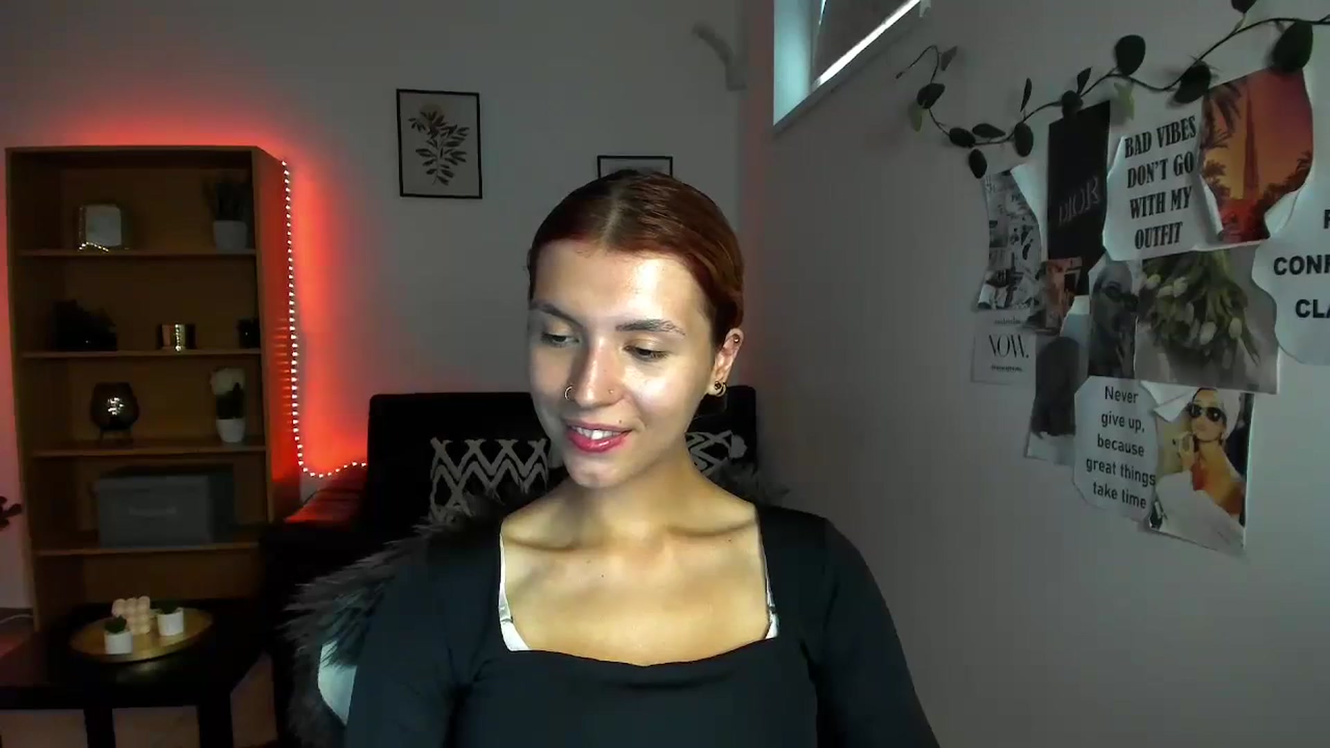Gallery image thumbnail from SaraJaay18's myfreecams stream on, 09/19/2023, 16:29 image 10 of 20