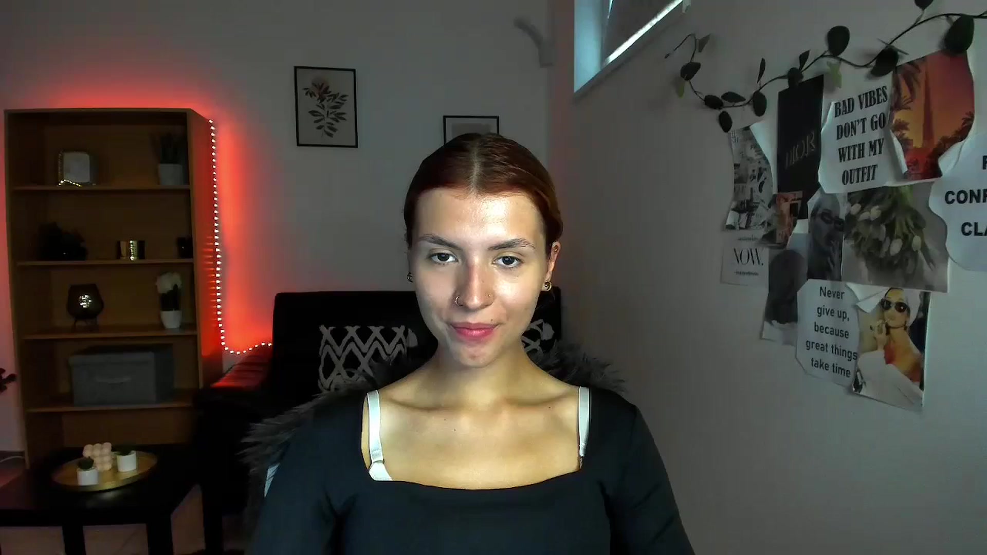 Gallery image thumbnail from SaraJaay18's myfreecams stream on, 09/19/2023, 16:29 image 5 of 20