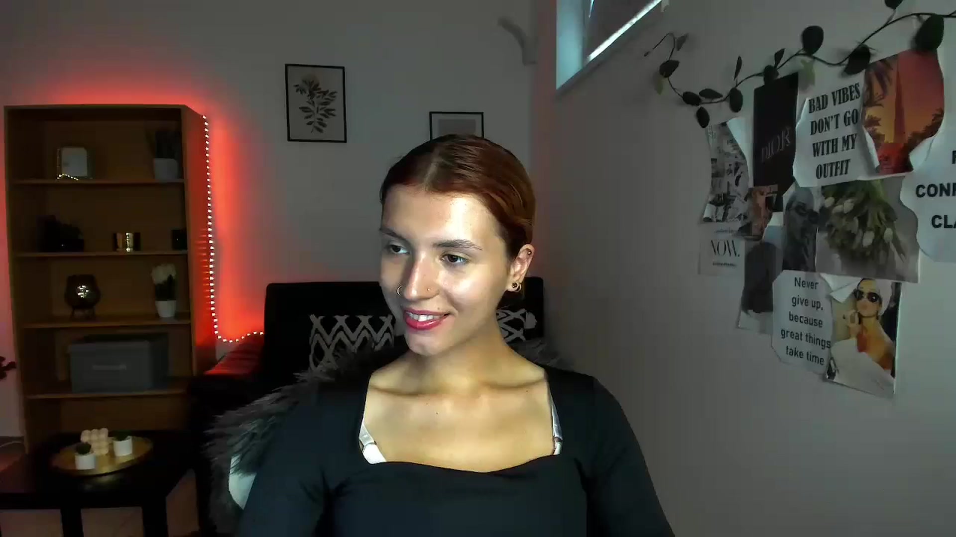 Gallery image thumbnail from SaraJaay18's myfreecams stream on, 09/19/2023, 16:29 image 15 of 20