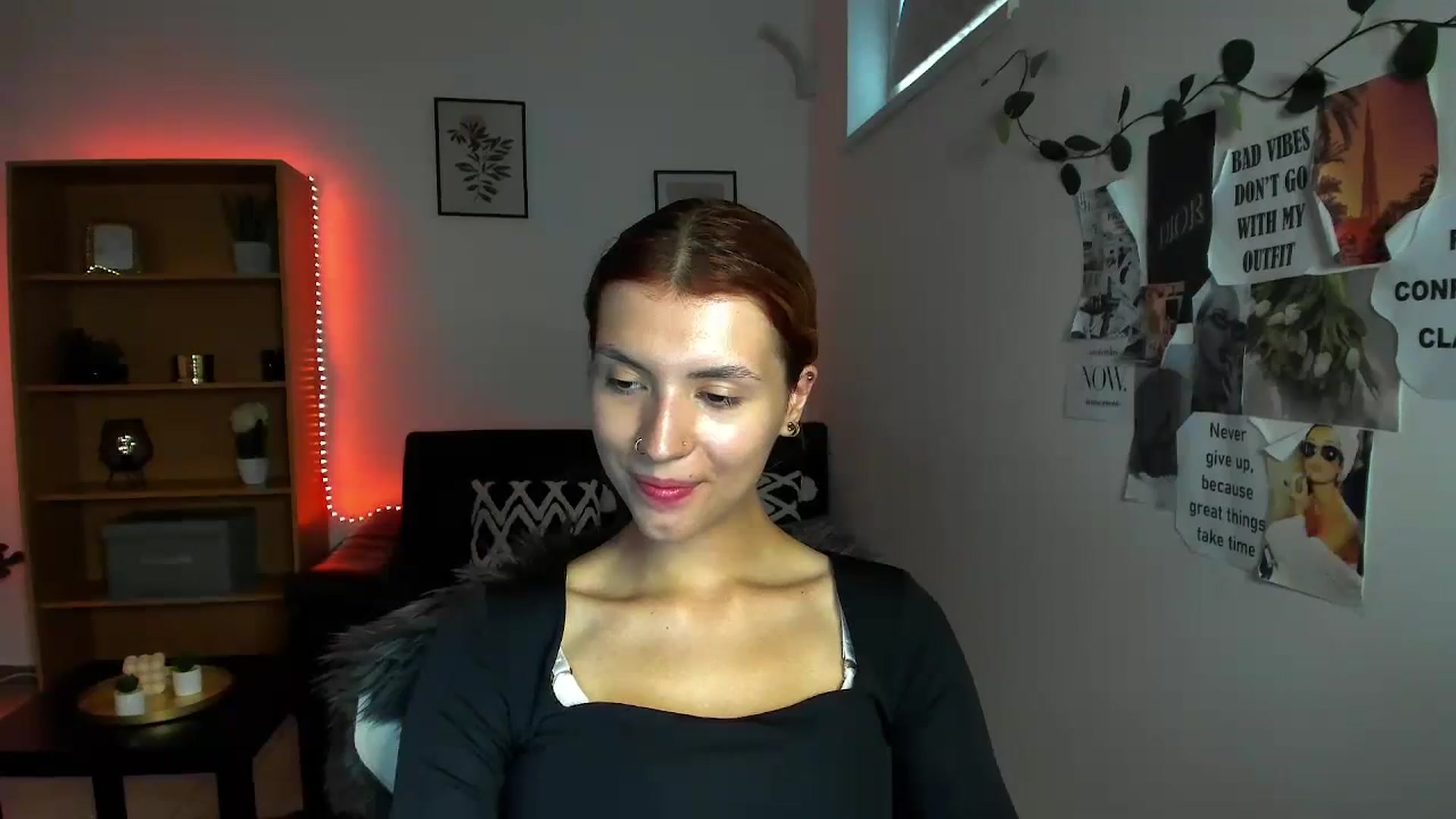 Gallery image thumbnail from SaraJaay18's myfreecams stream on, 09/19/2023, 16:29 image 13 of 20