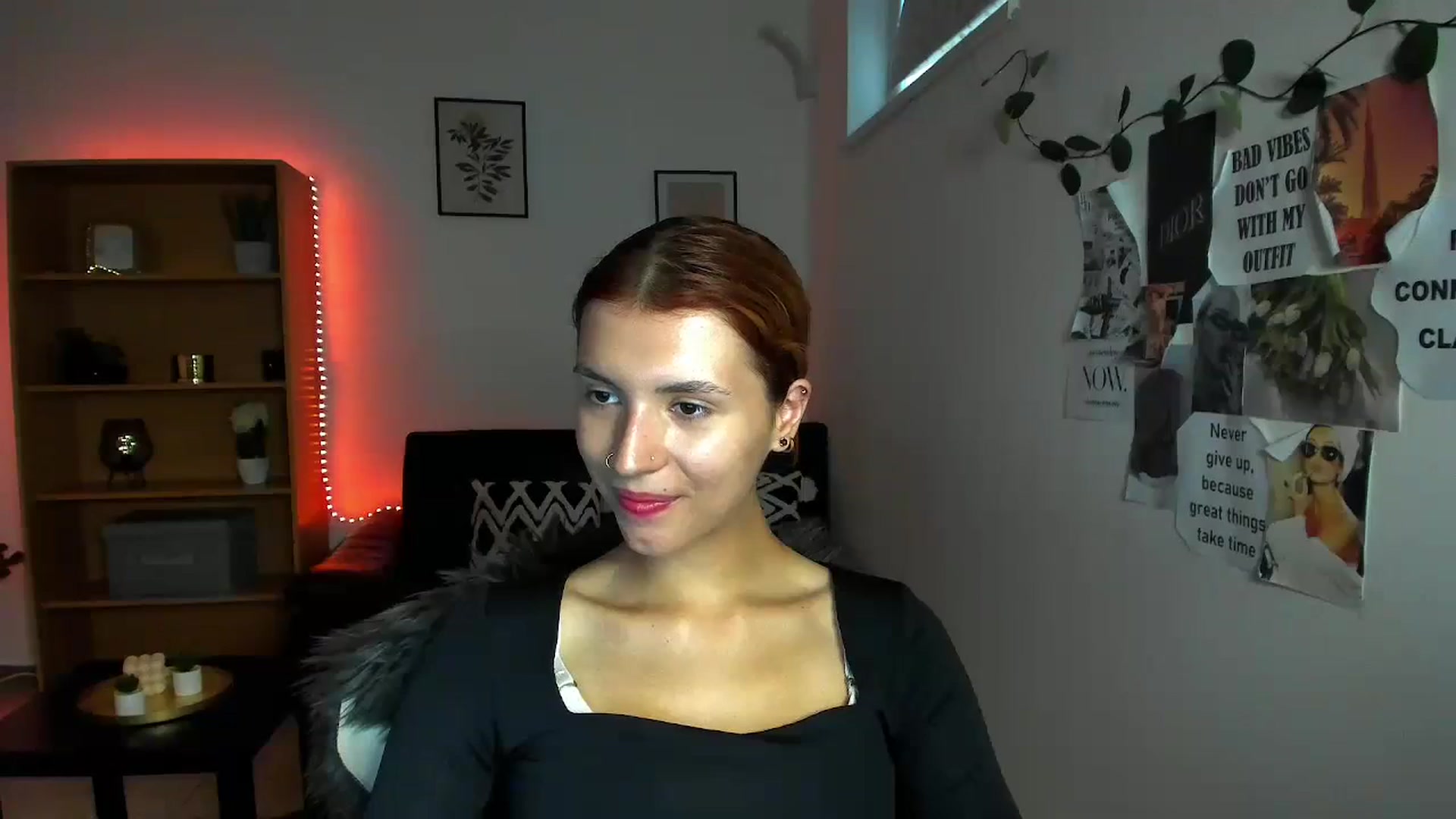 Gallery image thumbnail from SaraJaay18's myfreecams stream on, 09/19/2023, 16:29 image 17 of 20