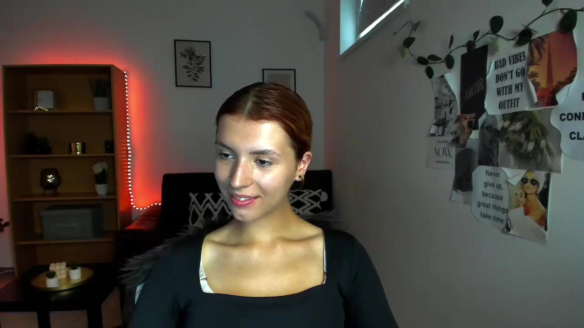 Gallery image thumbnail from SaraJaay18's myfreecams stream on, 09/19/2023, 16:29 image 2 of 20