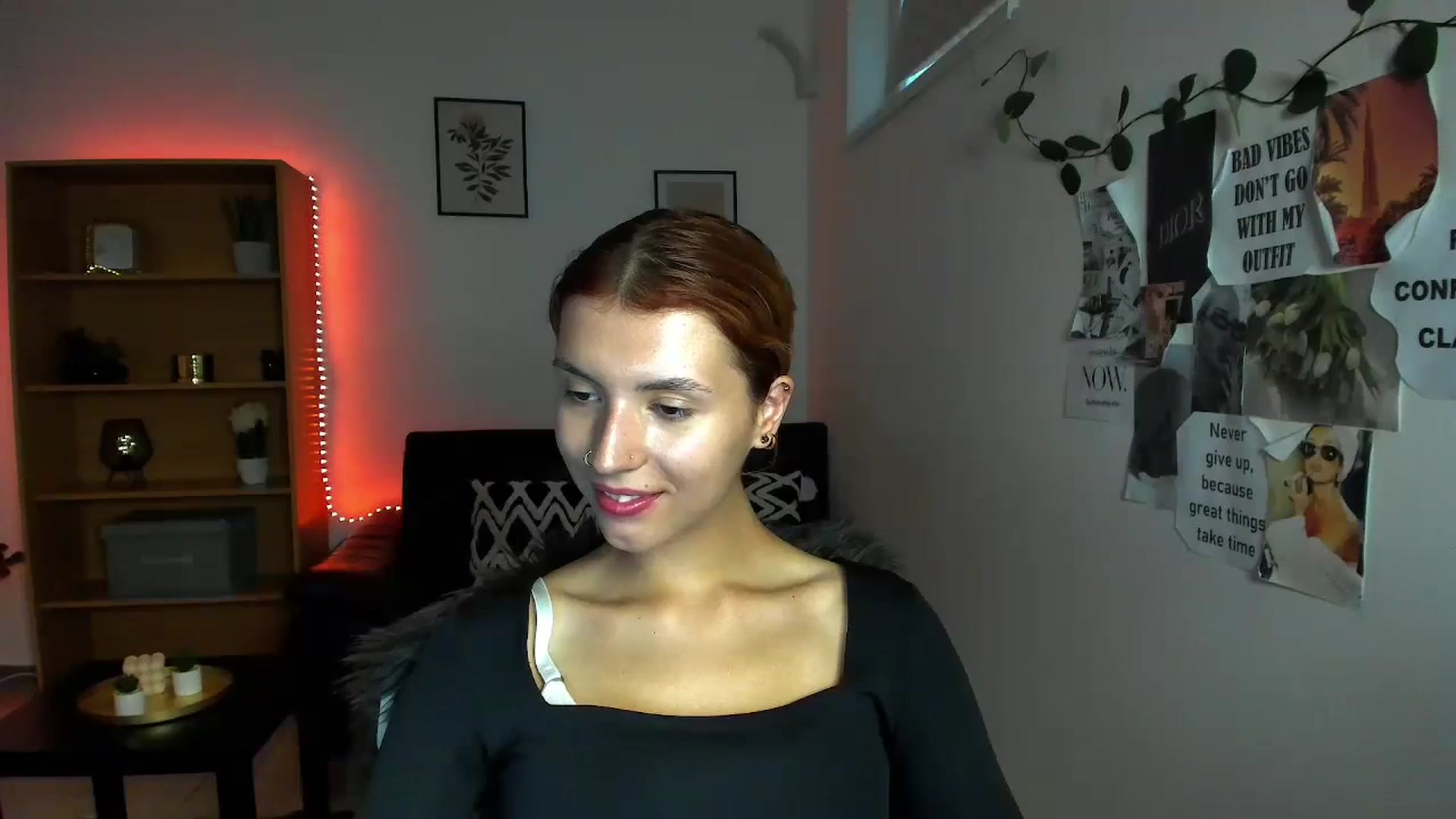 Gallery image thumbnail from SaraJaay18's myfreecams stream on, 09/19/2023, 16:41 image 4 of 20