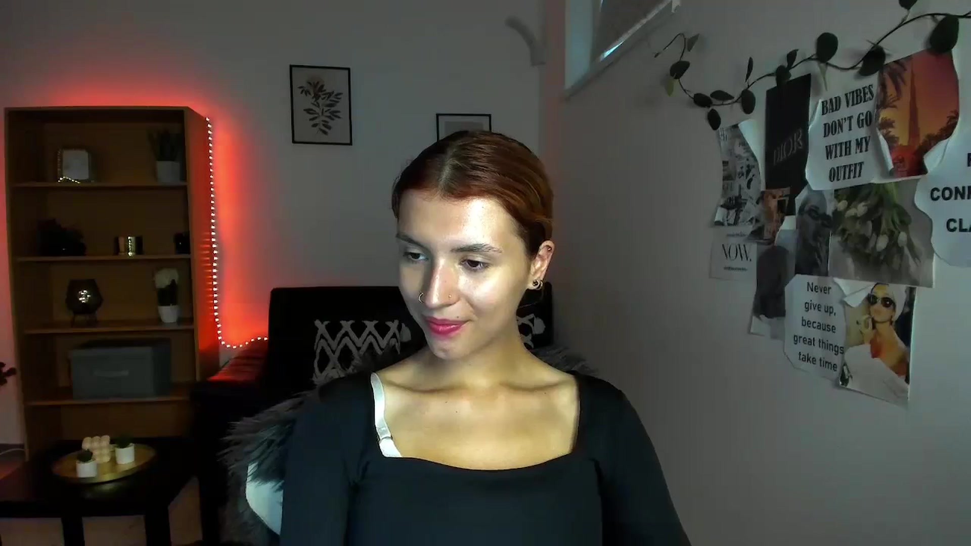 Gallery image thumbnail from SaraJaay18's myfreecams stream on, 09/19/2023, 16:41 image 5 of 20