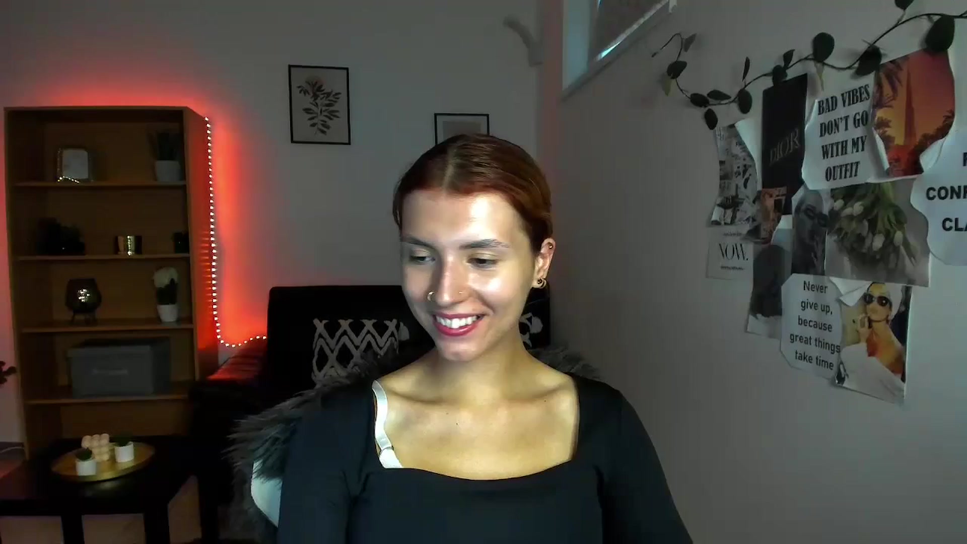 Gallery image thumbnail from SaraJaay18's myfreecams stream on, 09/19/2023, 16:41 image 1 of 20