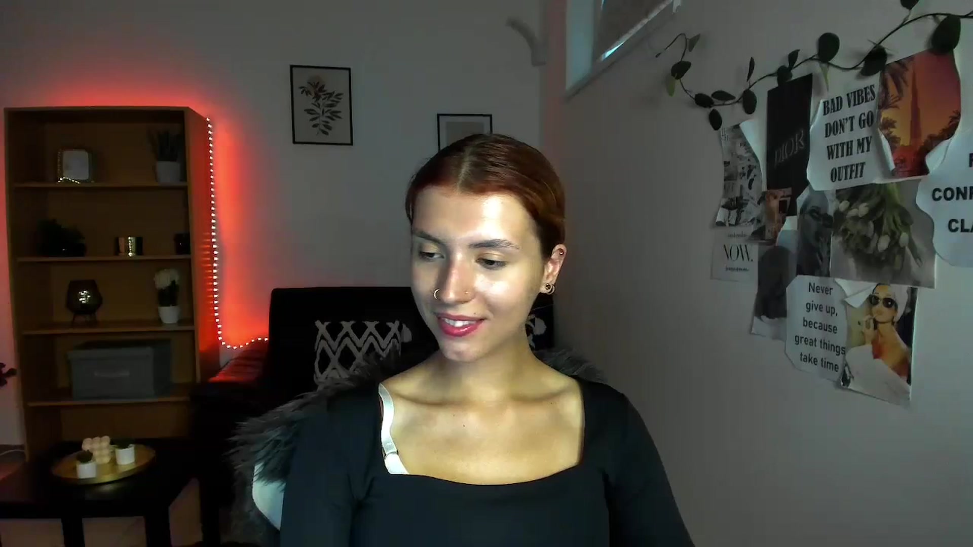 Gallery image thumbnail from SaraJaay18's myfreecams stream on, 09/19/2023, 16:41 image 2 of 20