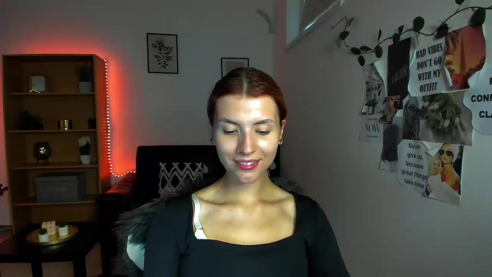 Gallery image thumbnail from SaraJaay18's myfreecams stream on, 09/19/2023, 16:41 image 9 of 20